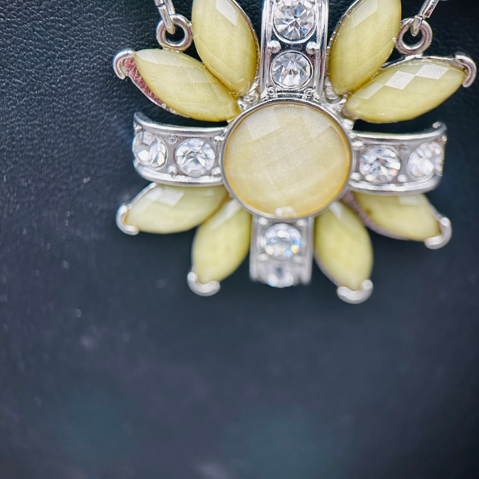 Vintage 90s Yellow Resin Statement Necklace w/ Silver Accents Floral Centerpiece - Thumbnail 3