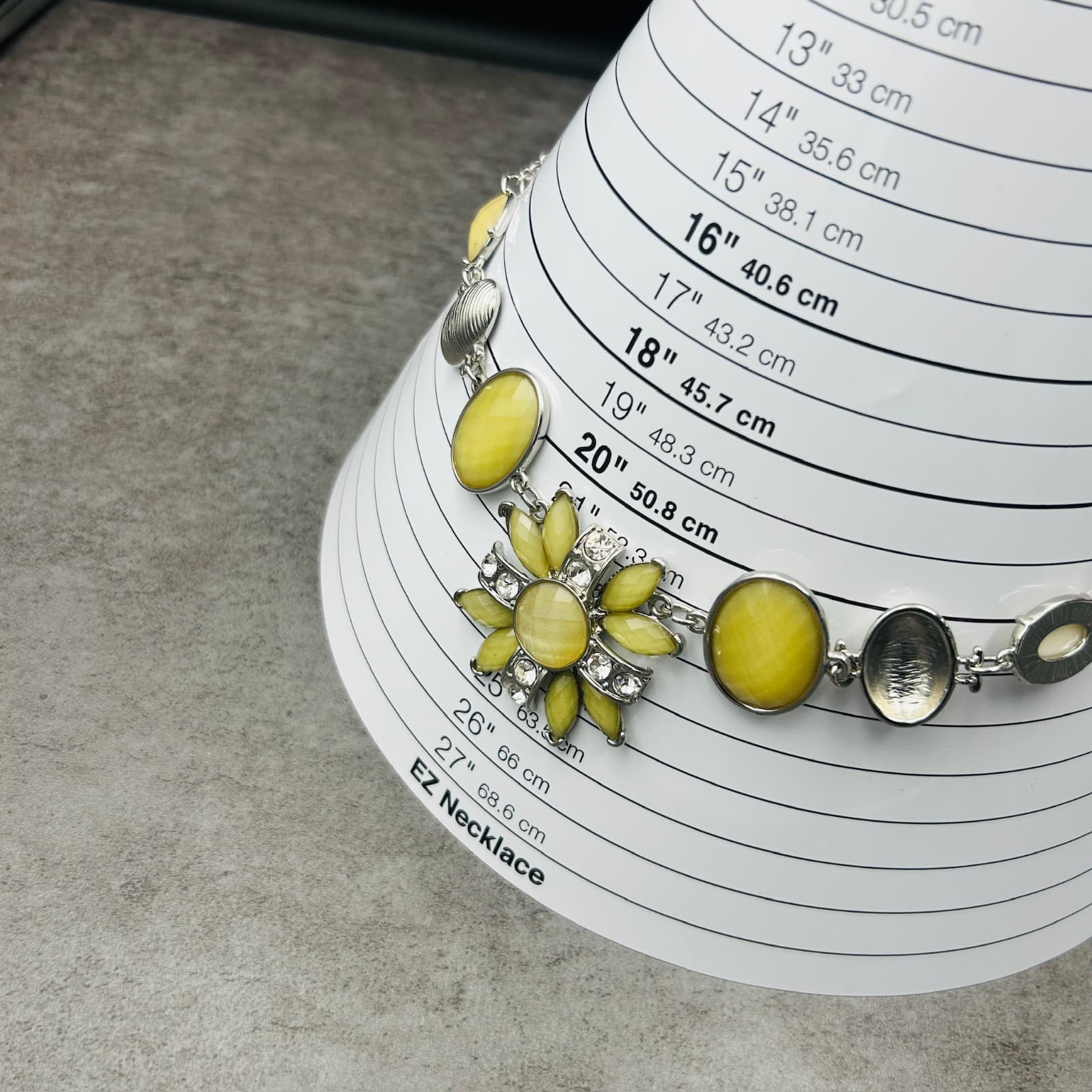 Vintage 90s Yellow Resin Statement Necklace w/ Silver Accents Floral Centerpiece - Thumbnail 7