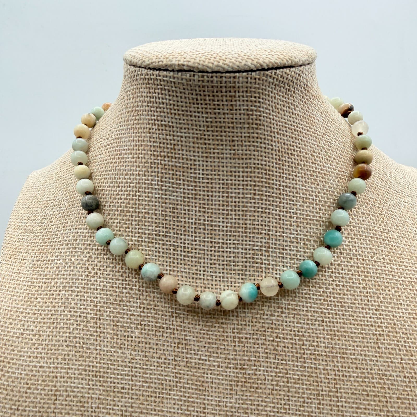 Vintage Y2K Gold Tone Beaded Knotted Necklace Women's Classic Fashion Jewelry - Image 1