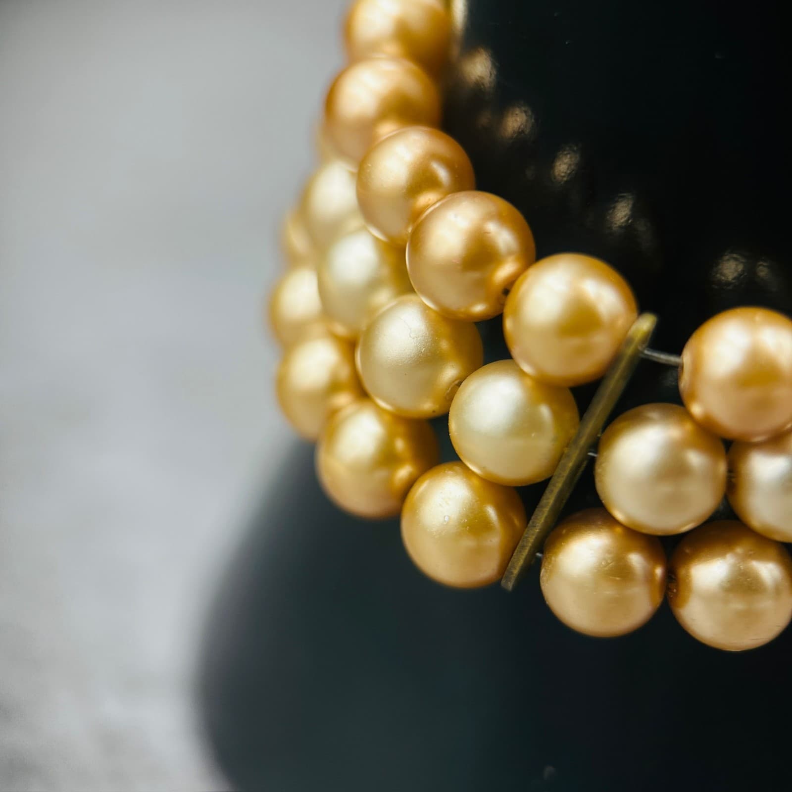 Gold-Tone Faux Pearl Triple Strand Stretch Bracelet Y2K Chic - Thumbnail 5