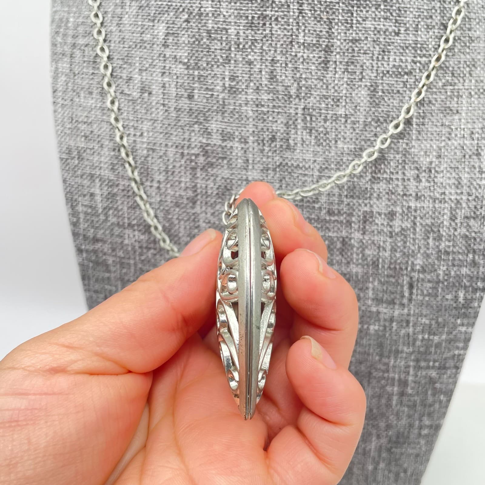 Y2K Silver Tone Filigree Heart Locket Necklace Scroll Design Romantic Pendant - Thumbnail 6