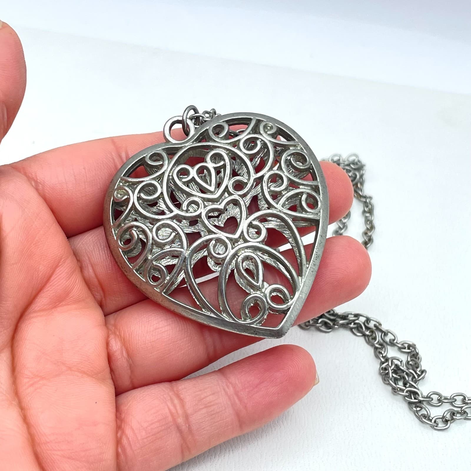 Y2K Silver Tone Filigree Heart Locket Necklace Scroll Design Romantic Pendant - Thumbnail 12