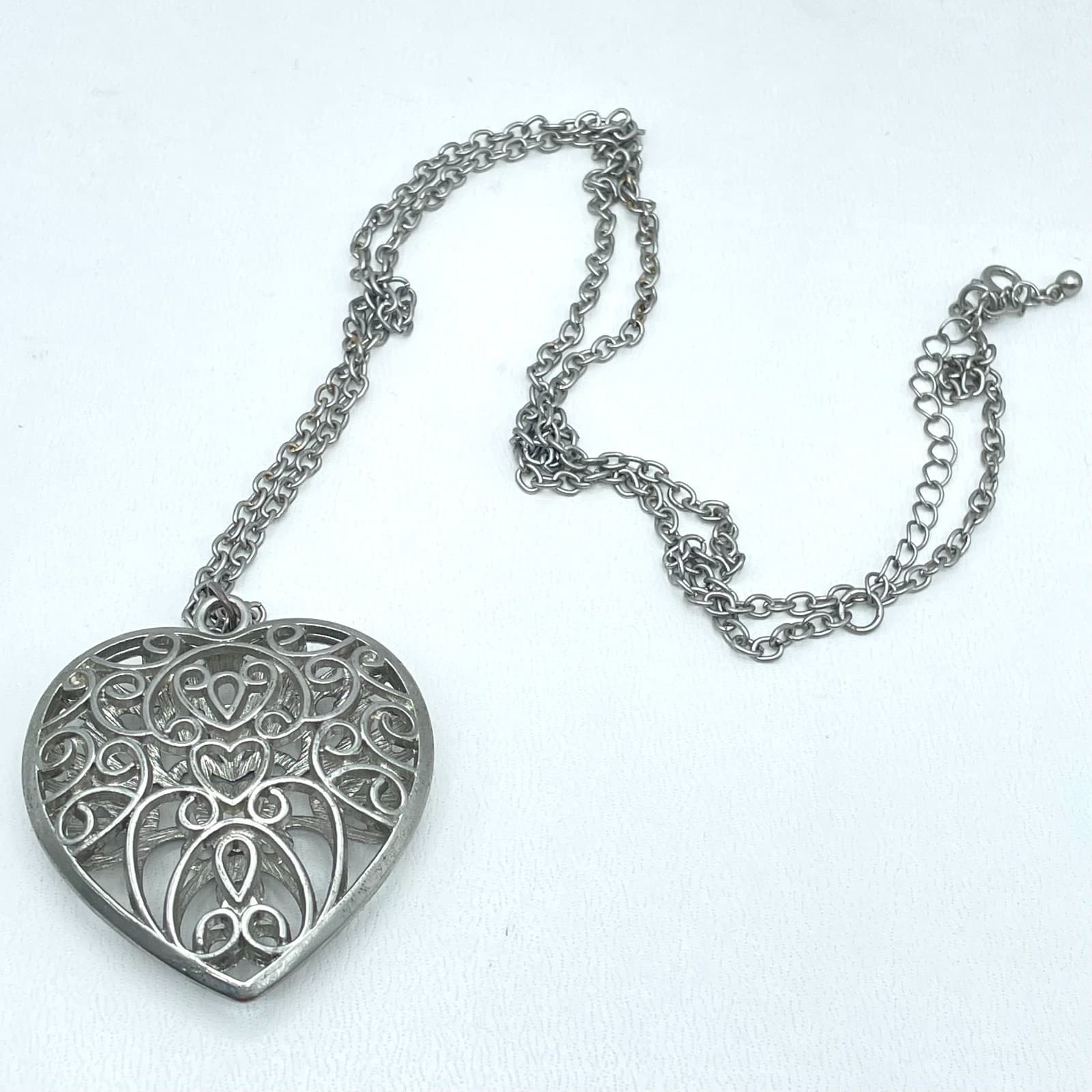 Y2K Silver Tone Filigree Heart Locket Necklace Scroll Design Romantic Pendant - Thumbnail 10