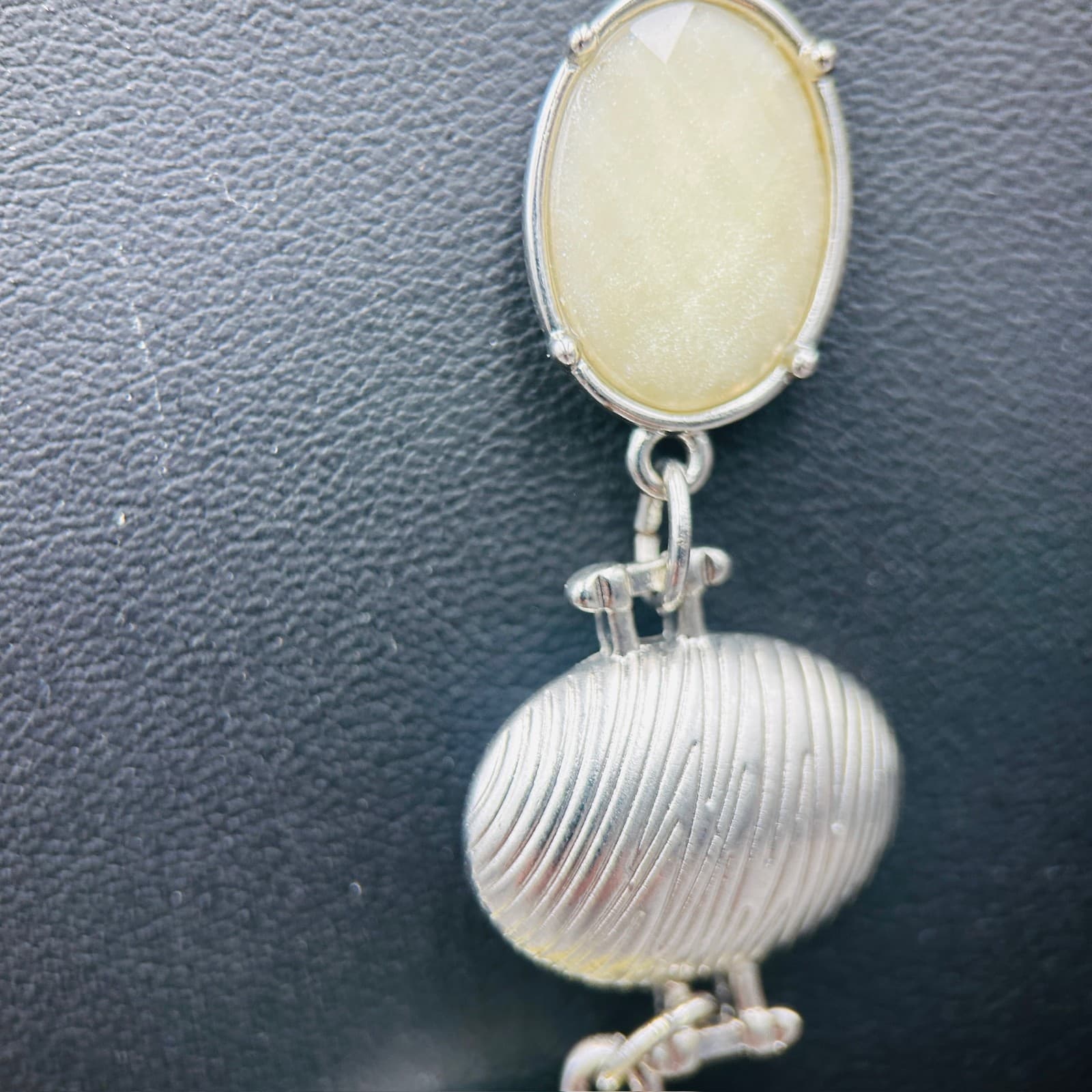 Vintage 90s Yellow Resin Statement Necklace w/ Silver Accents Floral Centerpiece - Thumbnail 5