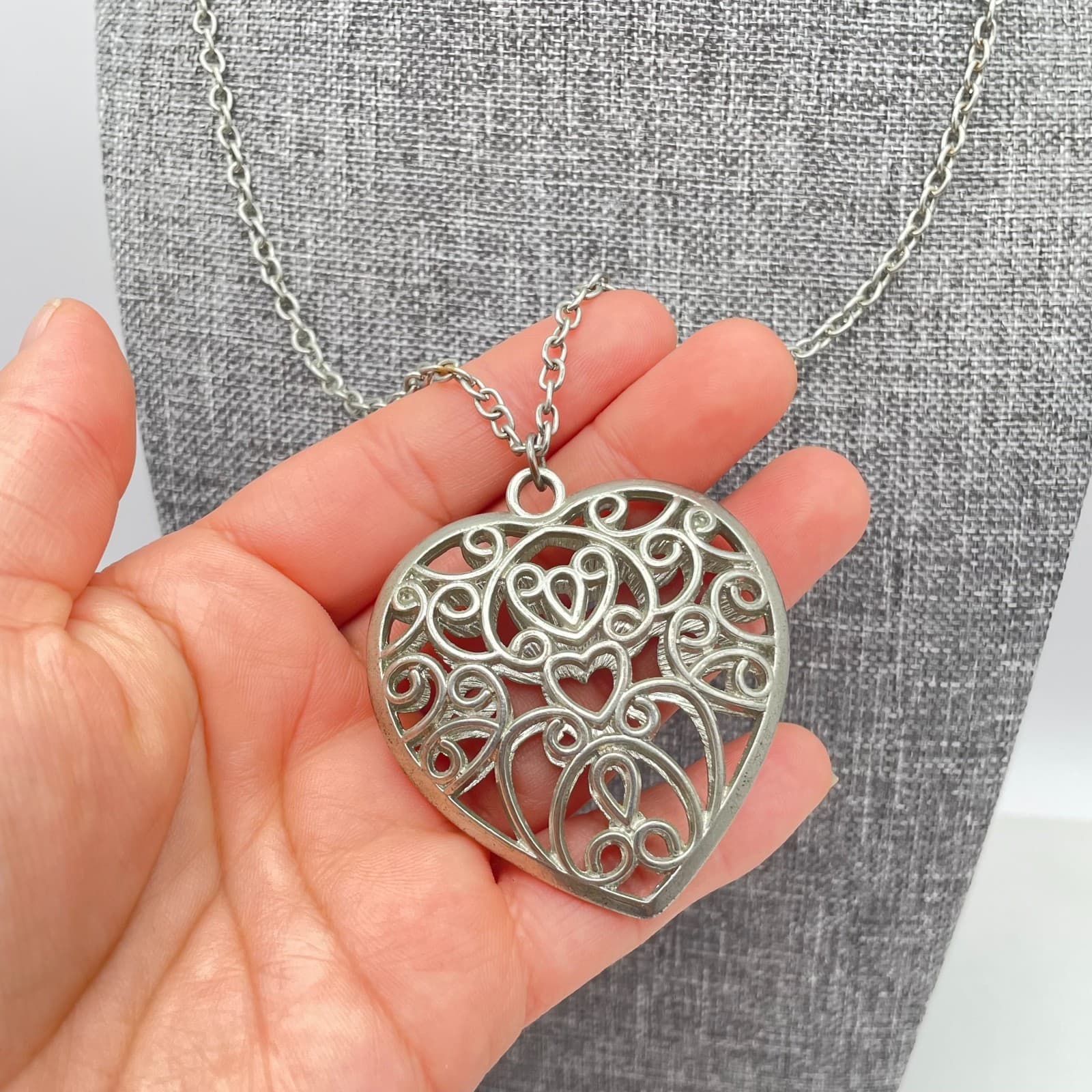 Y2K Silver Tone Filigree Heart Locket Necklace Scroll Design Romantic Pendant - Thumbnail 5