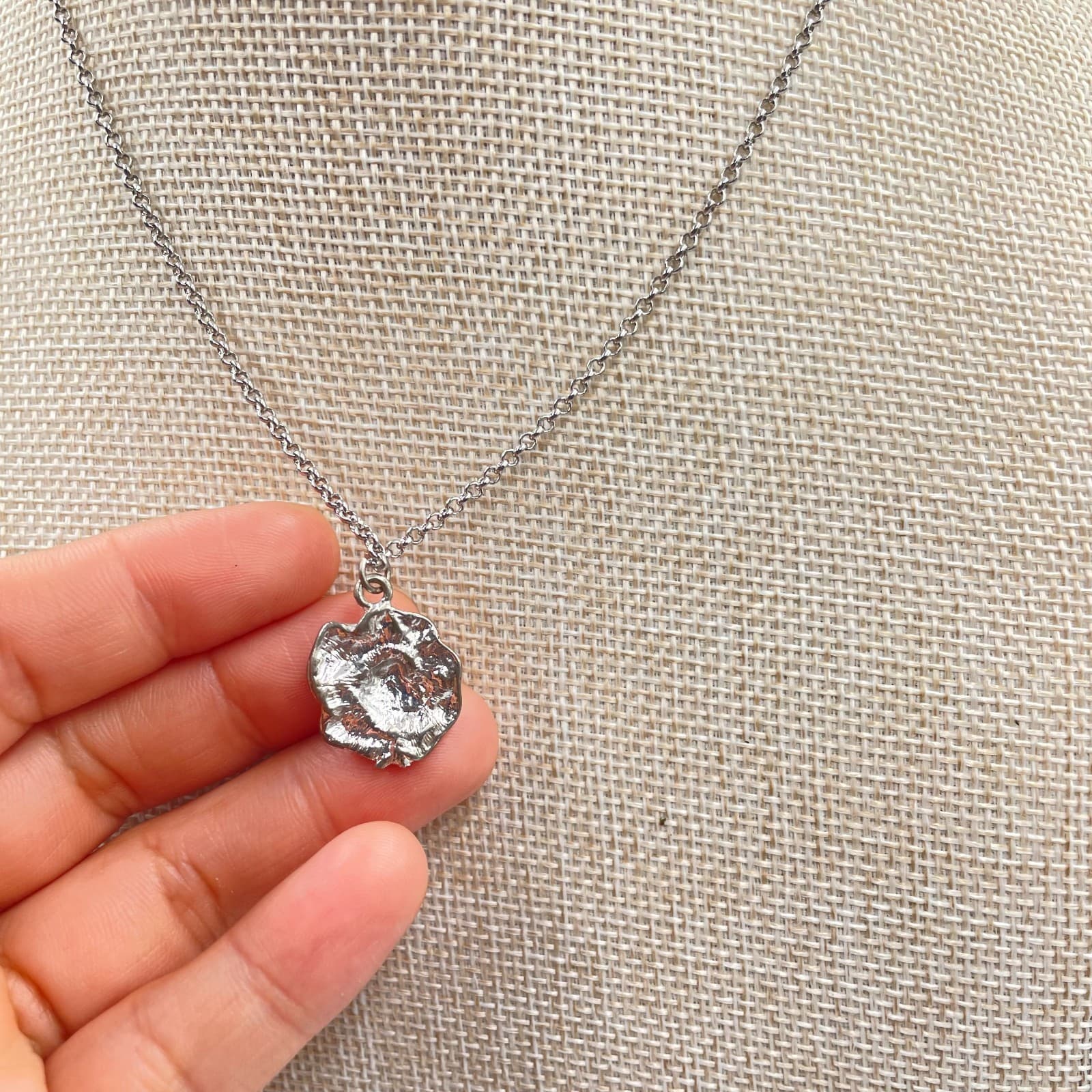 Adjustable Silver-Tone Round Chain Metal Rose Charm Pendant Lobster Necklace - Thumbnail 4