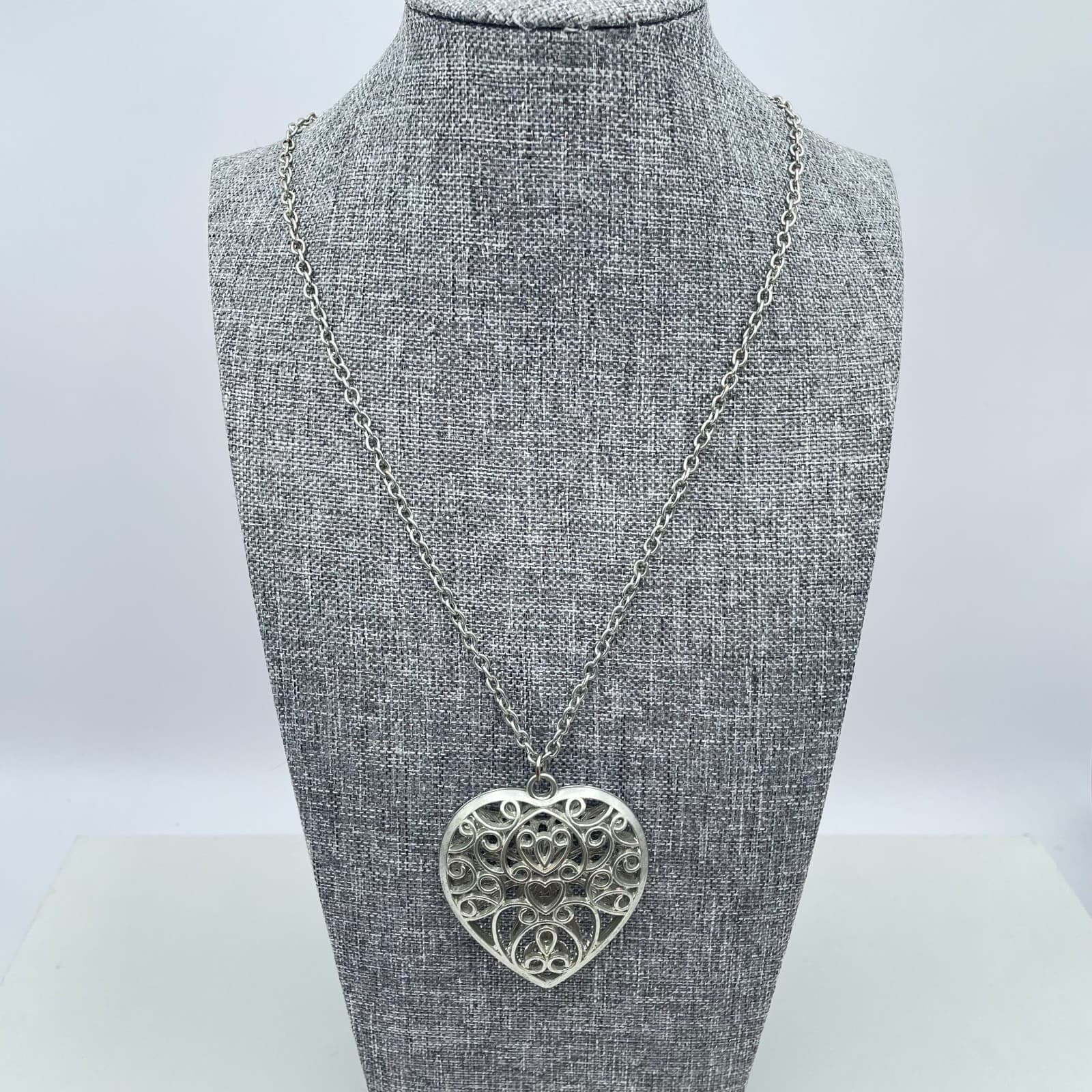 Y2K Silver Tone Filigree Heart Locket Necklace Scroll Design Romantic Pendant - Thumbnail 2