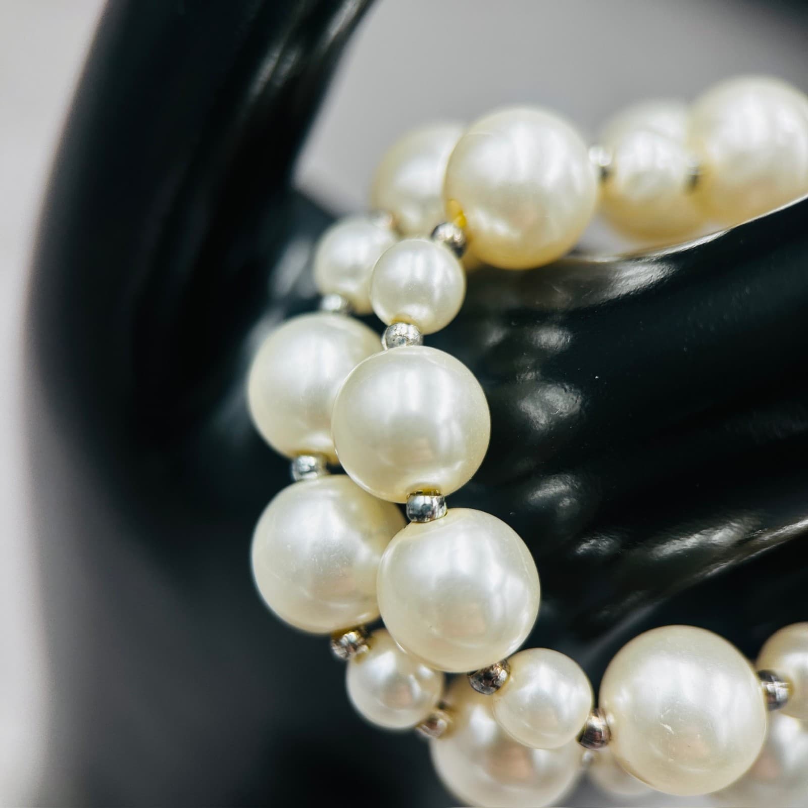 Vintage 80s 90s Faux Pearl Cluster Stretch Bracelet Elegant Bridal Chic - Thumbnail 3