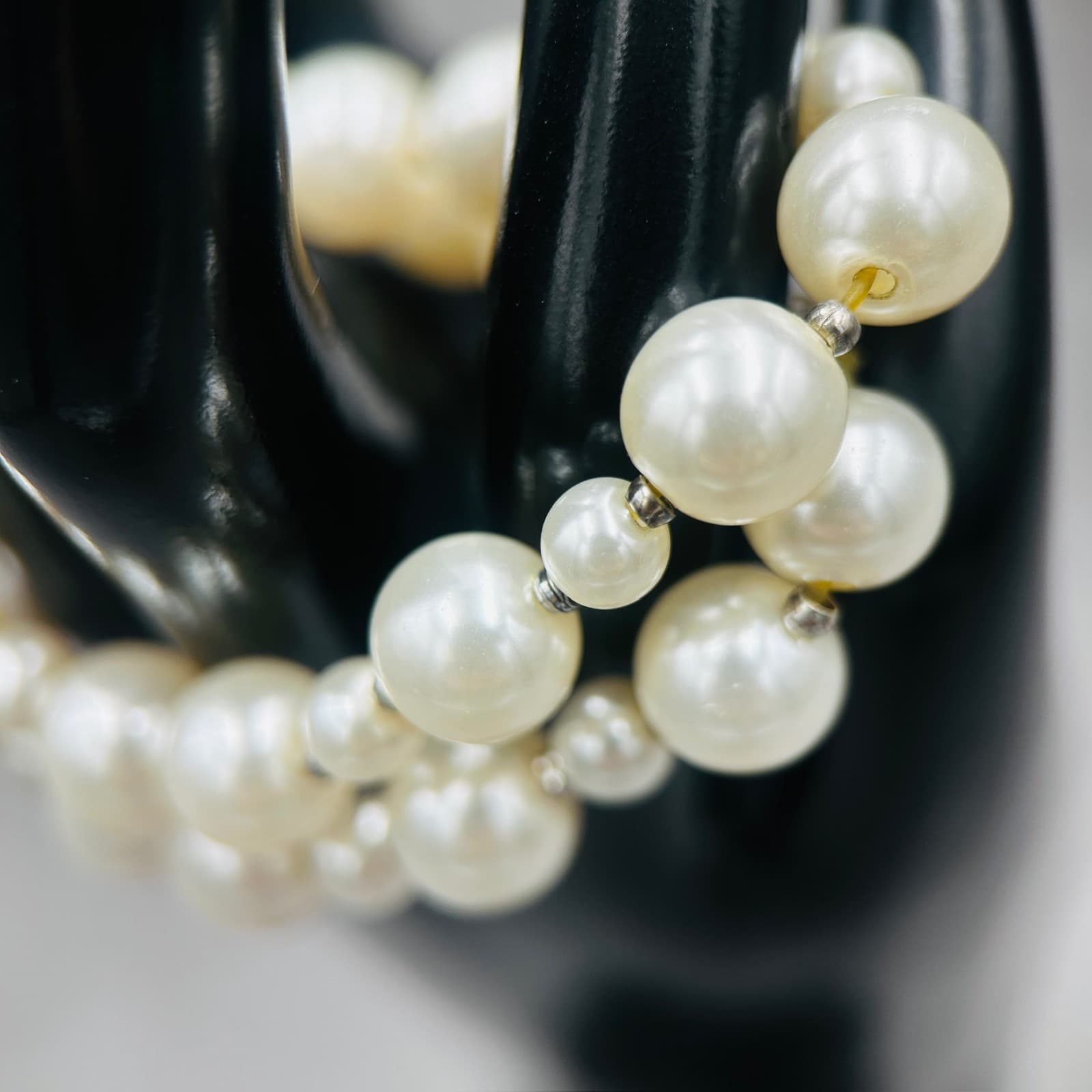 Vintage 80s 90s Faux Pearl Cluster Stretch Bracelet Elegant Bridal Chic - Thumbnail 4