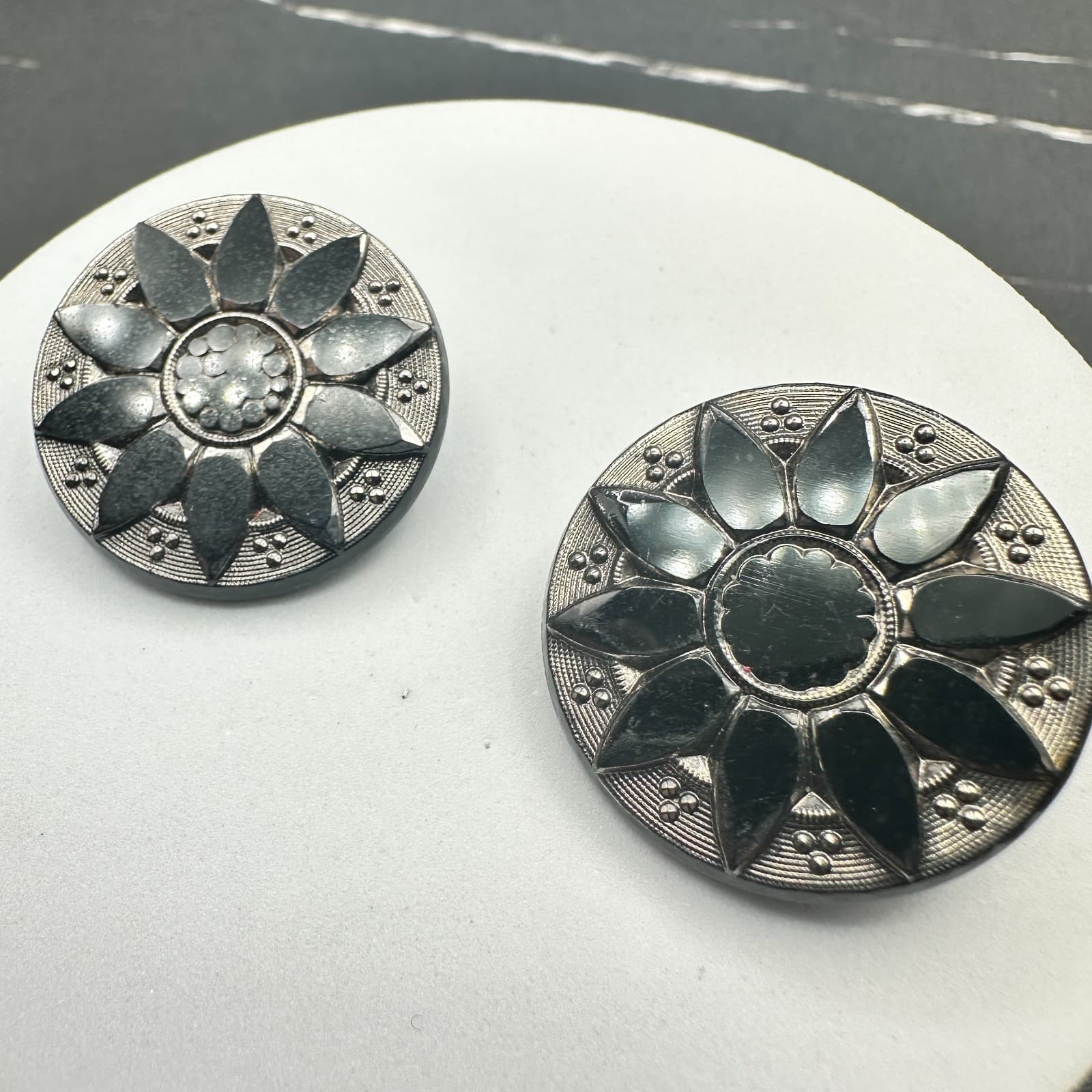 Vintage Black Enamel Sunburst Earrings Silver Tone Bold Retro Style - Thumbnail 3