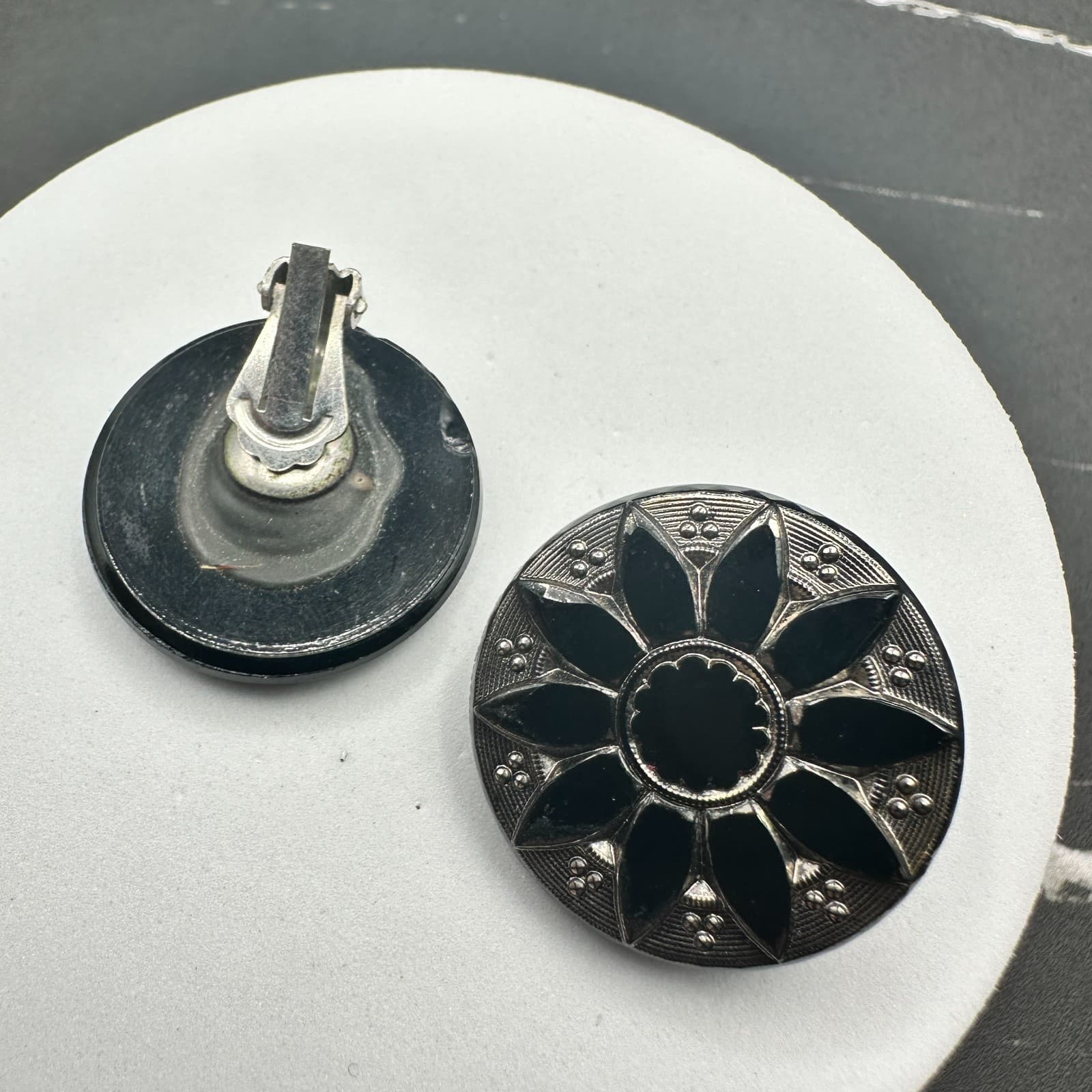 Vintage Black Enamel Sunburst Earrings Silver Tone Bold Retro Style - Thumbnail 4