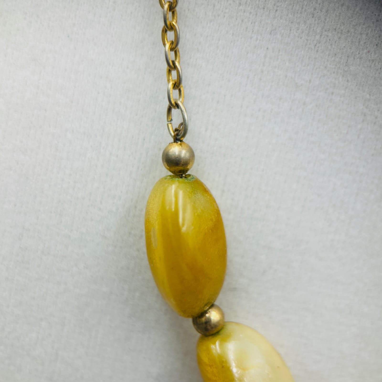 Yellow Marbled Bead Necklace on Gold-Tone Chain Minimalist Vintage Style - Thumbnail 4