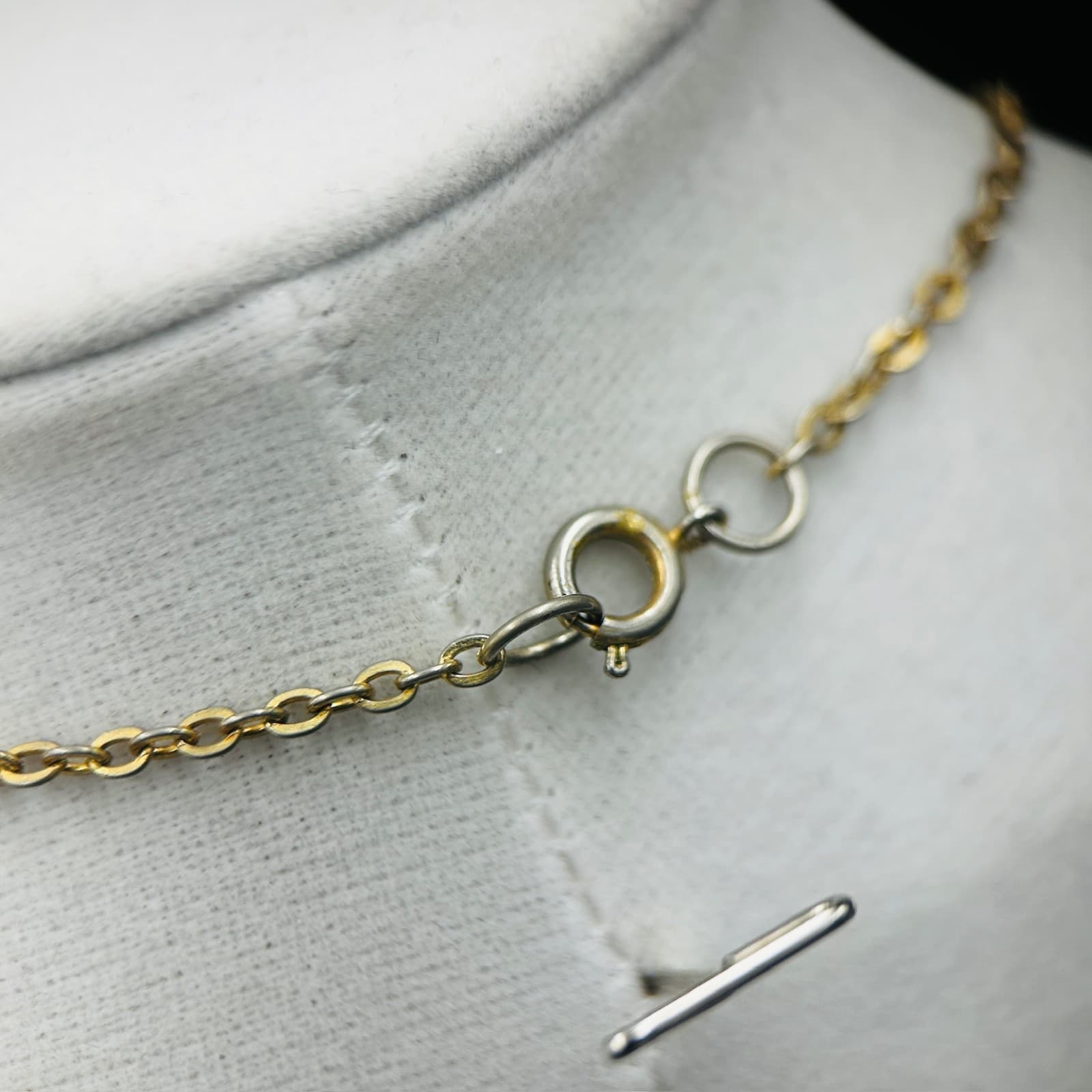 Yellow Marbled Bead Necklace on Gold-Tone Chain Minimalist Vintage Style - Thumbnail 5