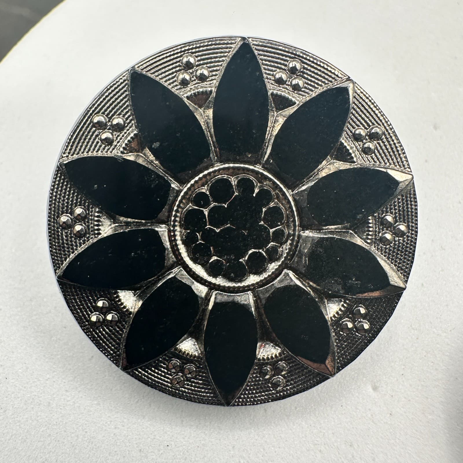 Vintage Black Enamel Sunburst Earrings Silver Tone Bold Retro Style - Thumbnail 9