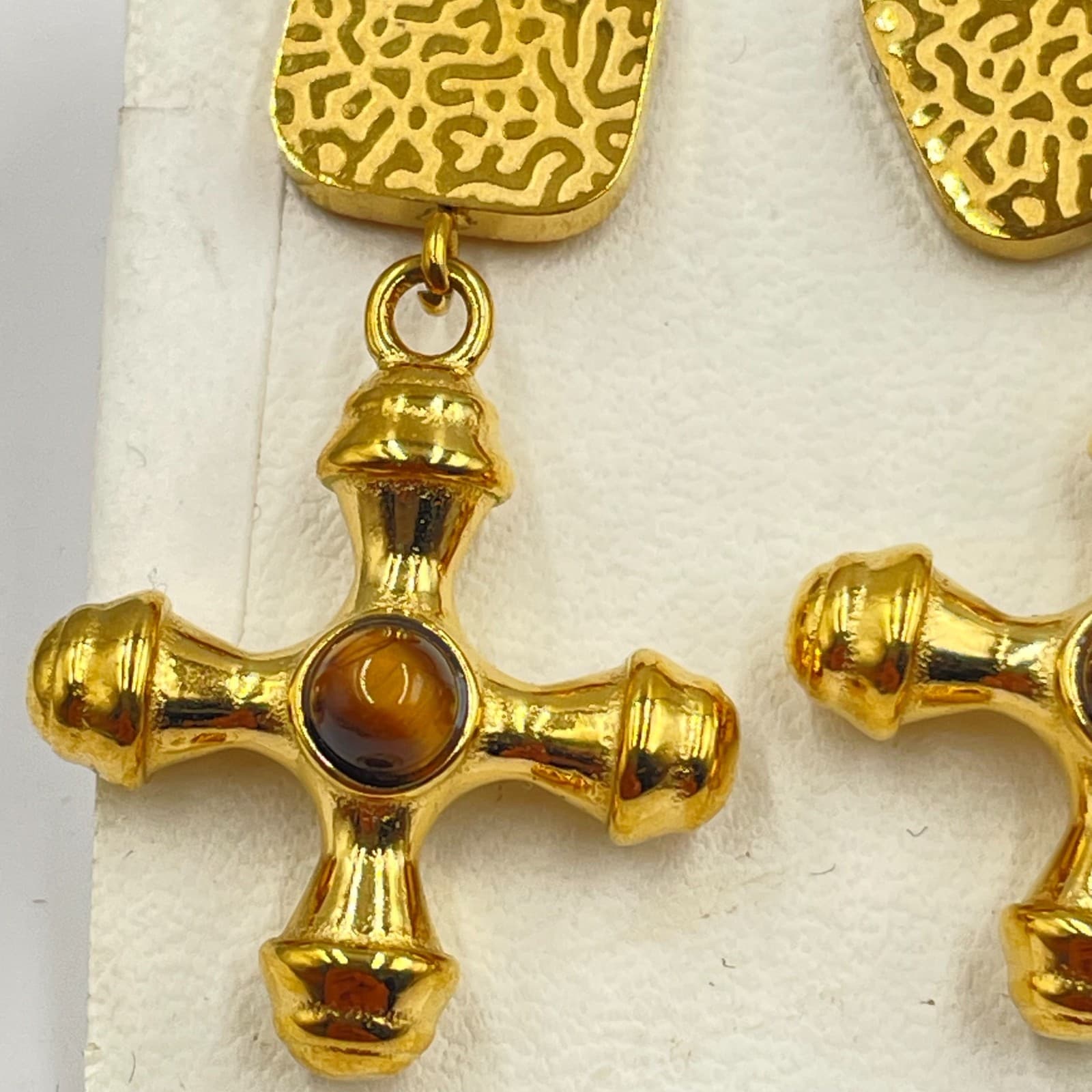 VTG Gold-Tone Classic Tiger Eye Hammered Electroplated Cross Dangle Drop Earring - Thumbnail 3