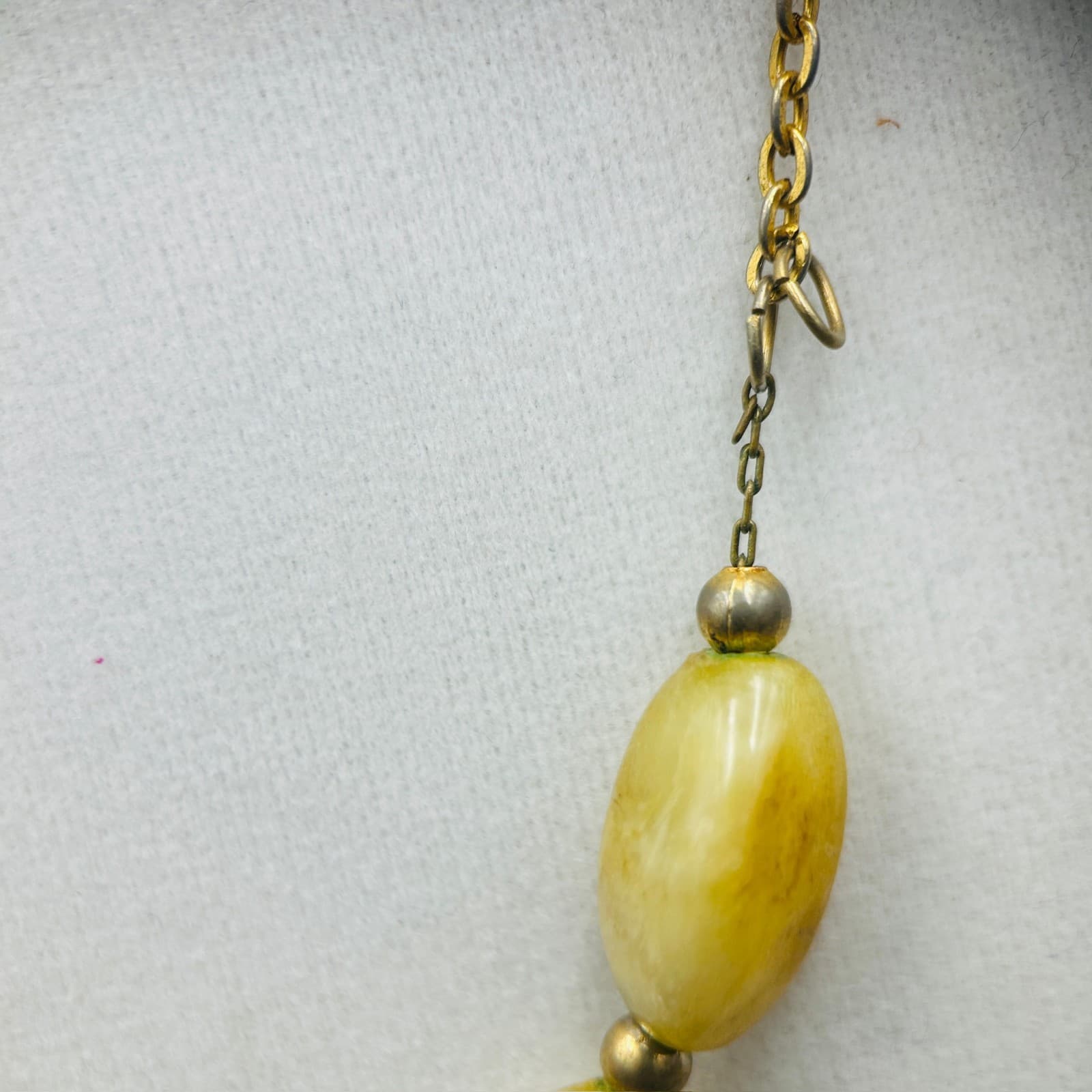 Yellow Marbled Bead Necklace on Gold-Tone Chain Minimalist Vintage Style - Thumbnail 3