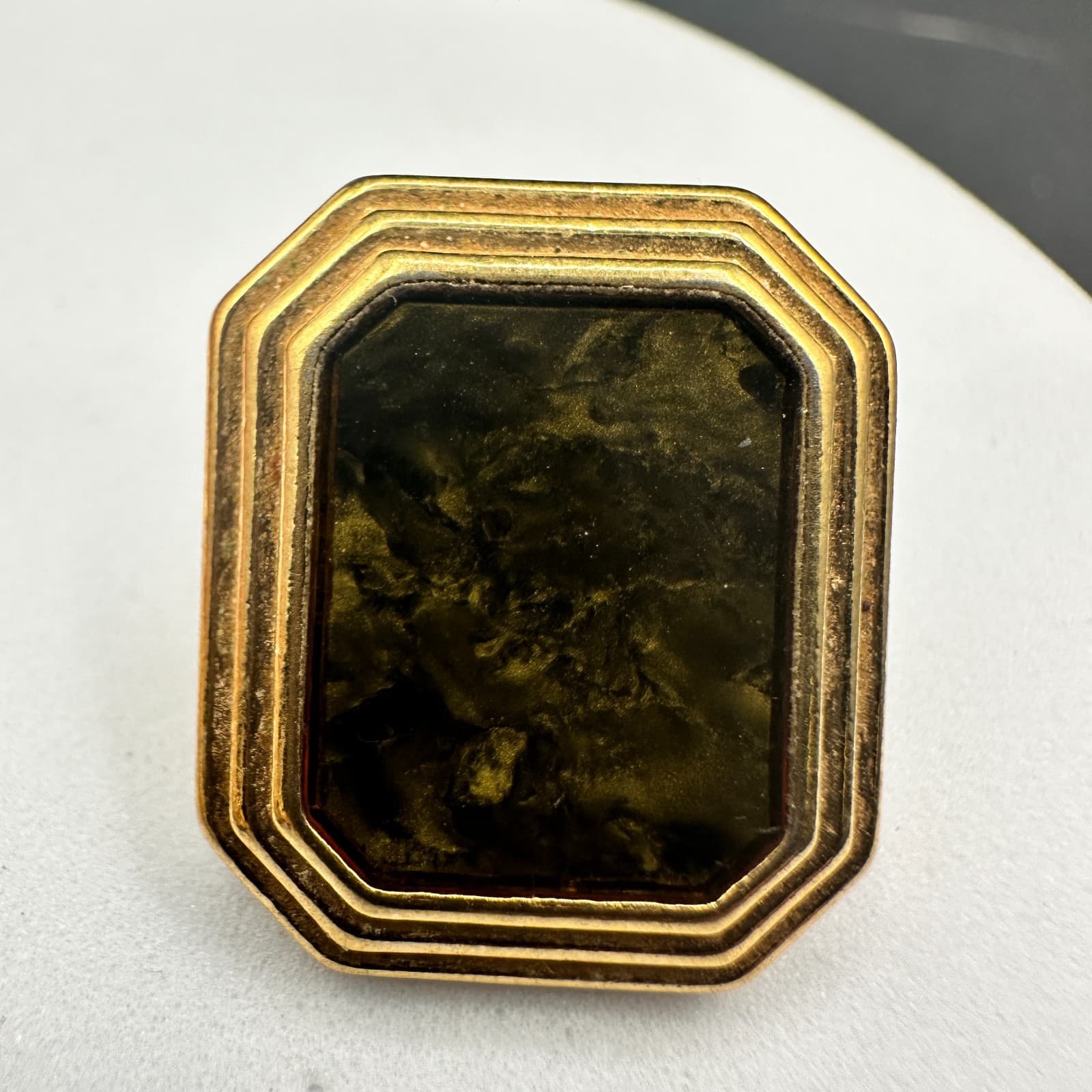 Vintage Geometric Octagon Earrings Gold Tone w/ Marbled Green Centers - Thumbnail 7