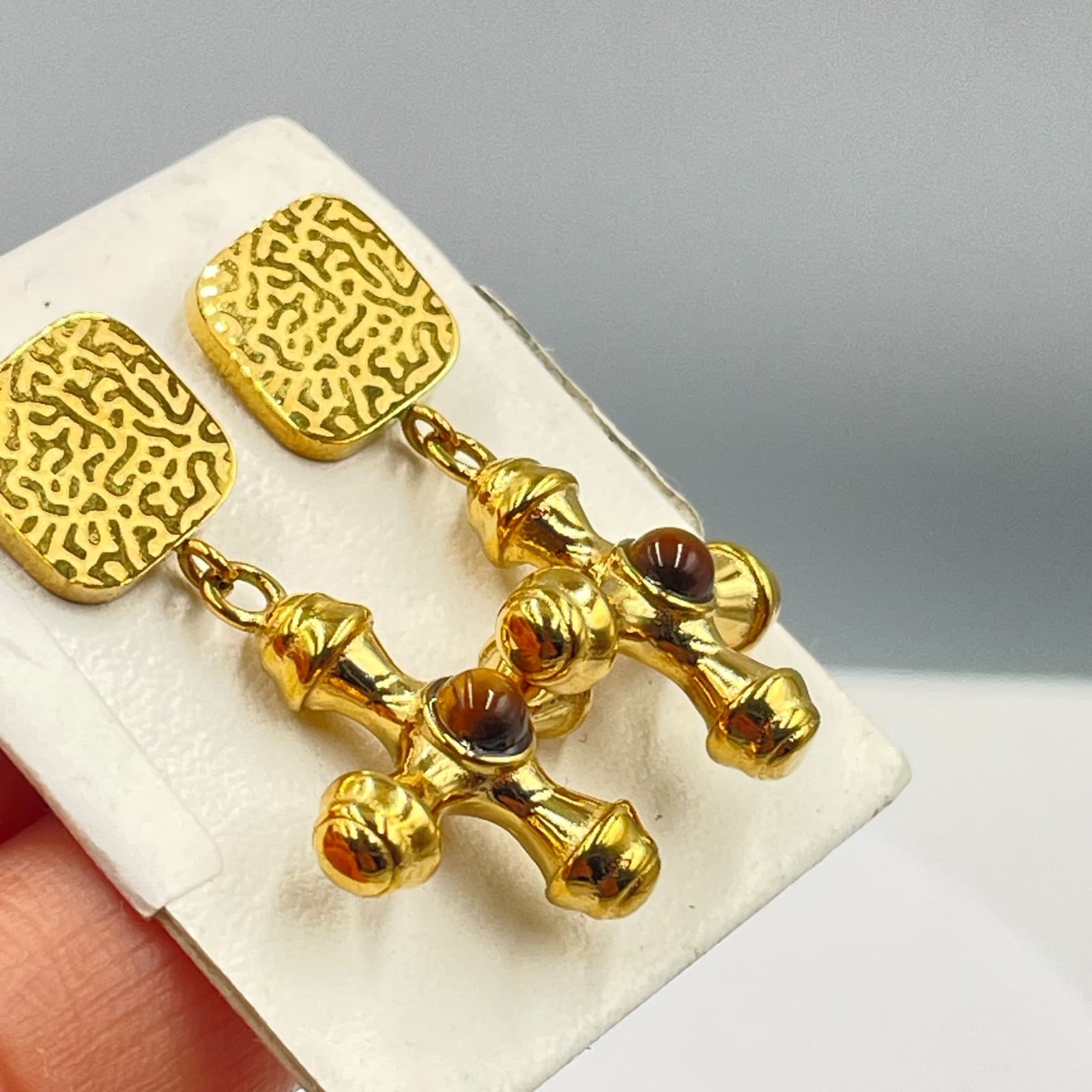 VTG Gold-Tone Classic Tiger Eye Hammered Electroplated Cross Dangle Drop Earring - Thumbnail 5
