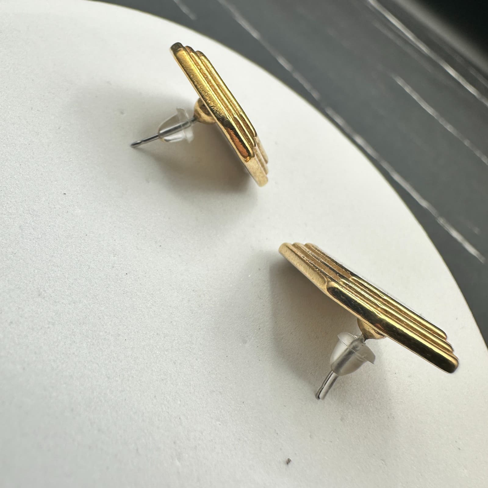 Vintage Geometric Octagon Earrings Gold Tone w/ Marbled Green Centers - Thumbnail 6