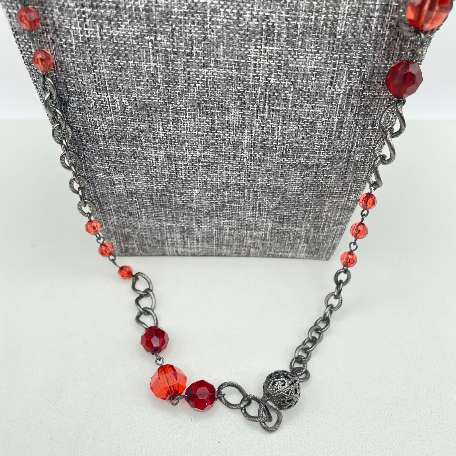 Vintage 1928 Gunmetal-Tone Victorian Faceted Glass Bead Station Lobster Necklace - Thumbnail 4