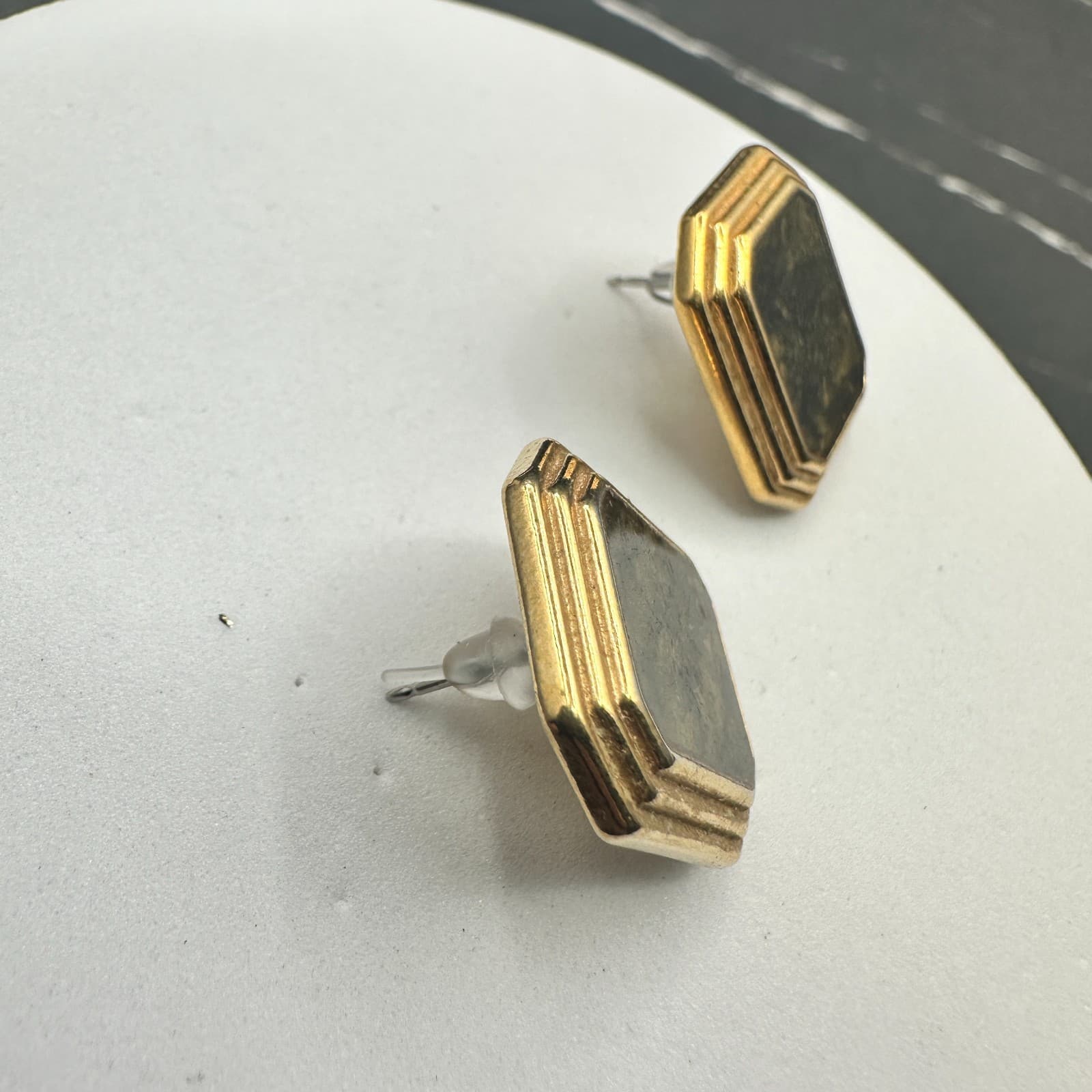 Vintage Geometric Octagon Earrings Gold Tone w/ Marbled Green Centers - Thumbnail 5