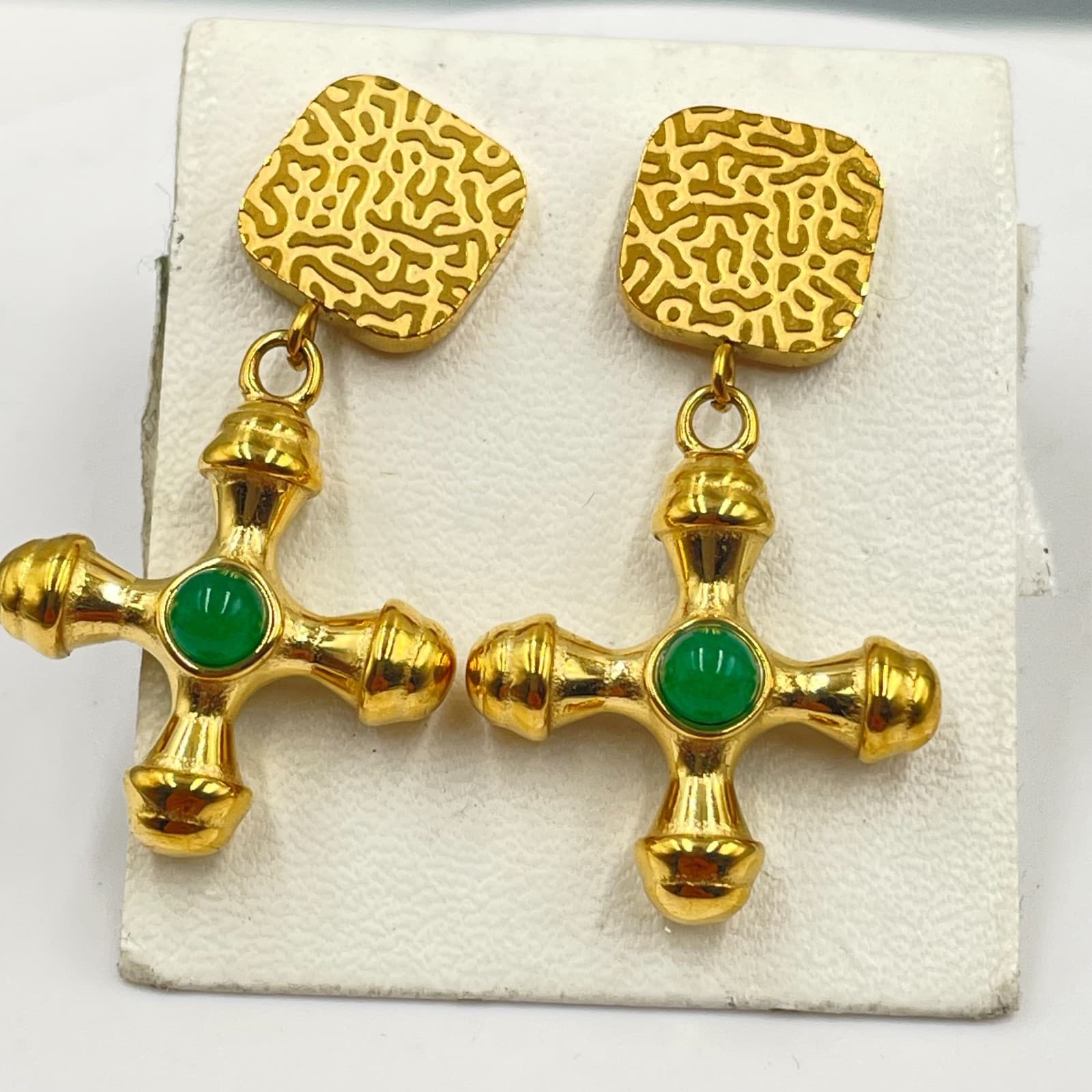 VTG Gold-Tone Green Glass Bead Hammer Electroplated Cross Dangle Drop Earring - Image 1