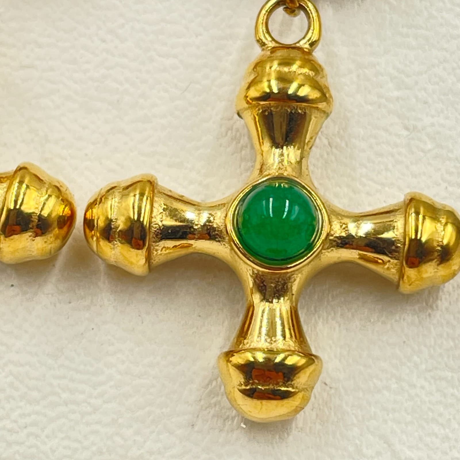 VTG Gold-Tone Green Glass Bead Hammer Electroplated Cross Dangle Drop Earring - Thumbnail 3
