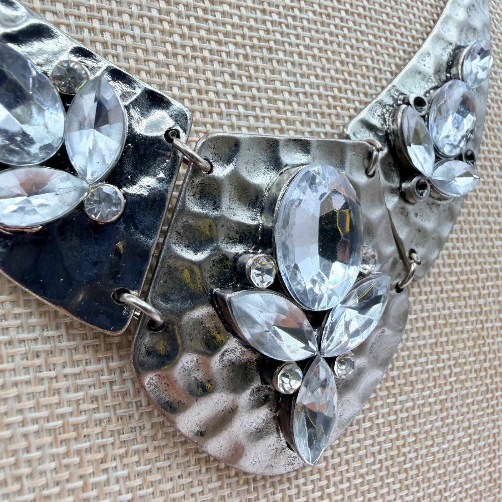 Vintage 90s Justin & Taylor SilverTone Hammered Bib Necklace Clear Glass Jewelry - Thumbnail 6