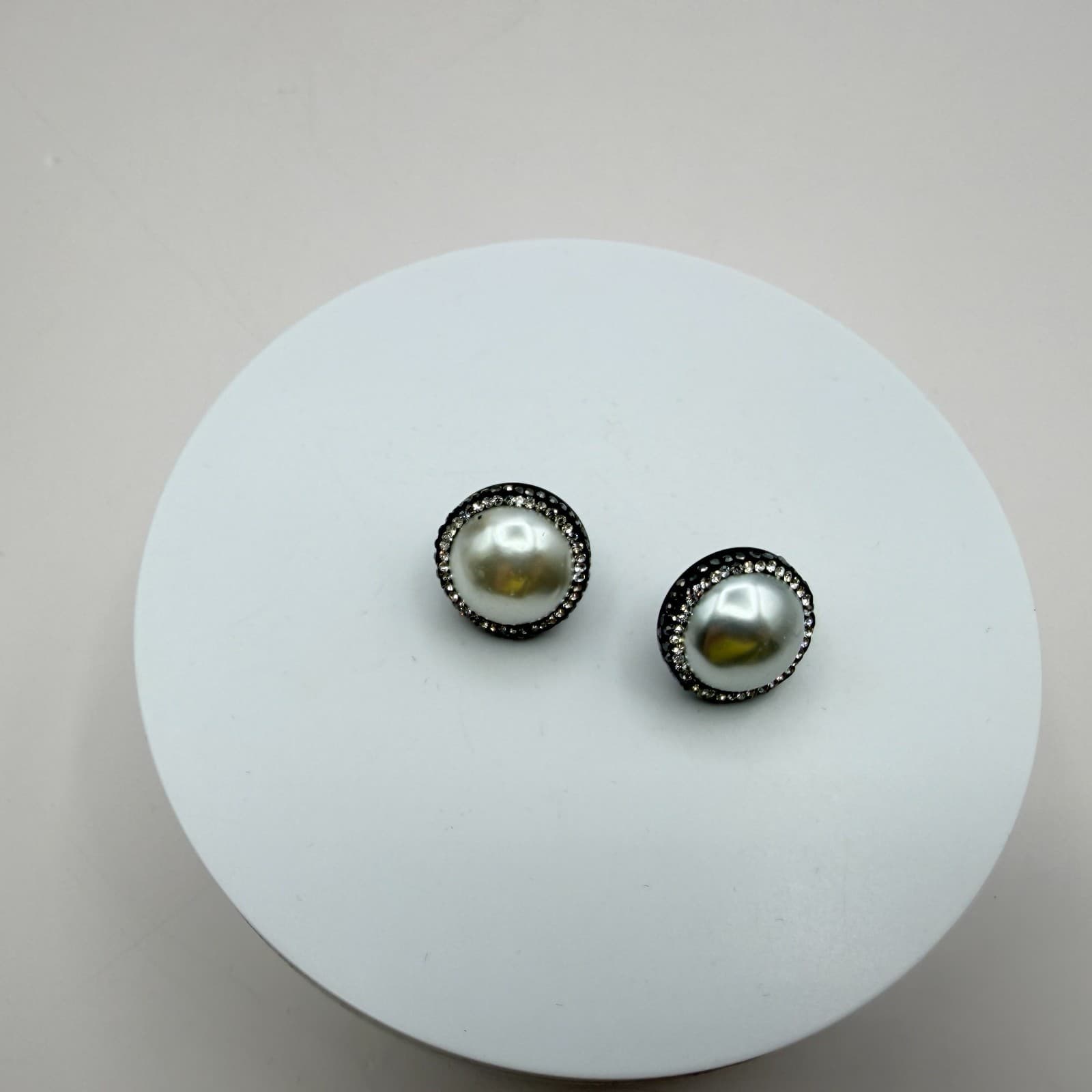 Vintage Y2K Silver Tone Faux Pearl Rhinestone Stud Earrings Women's Jewelry - Thumbnail 2