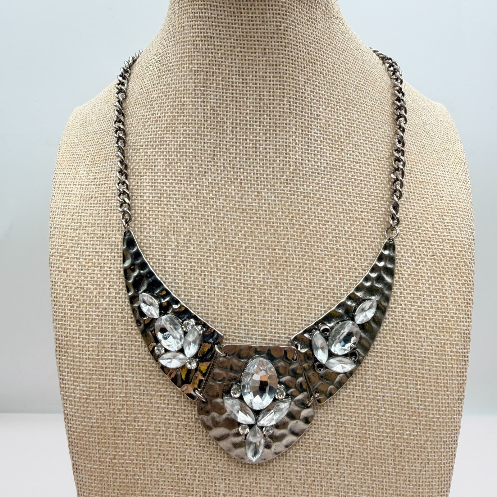 Vintage 90s Justin & Taylor SilverTone Hammered Bib Necklace Clear Glass Jewelry - Thumbnail 2