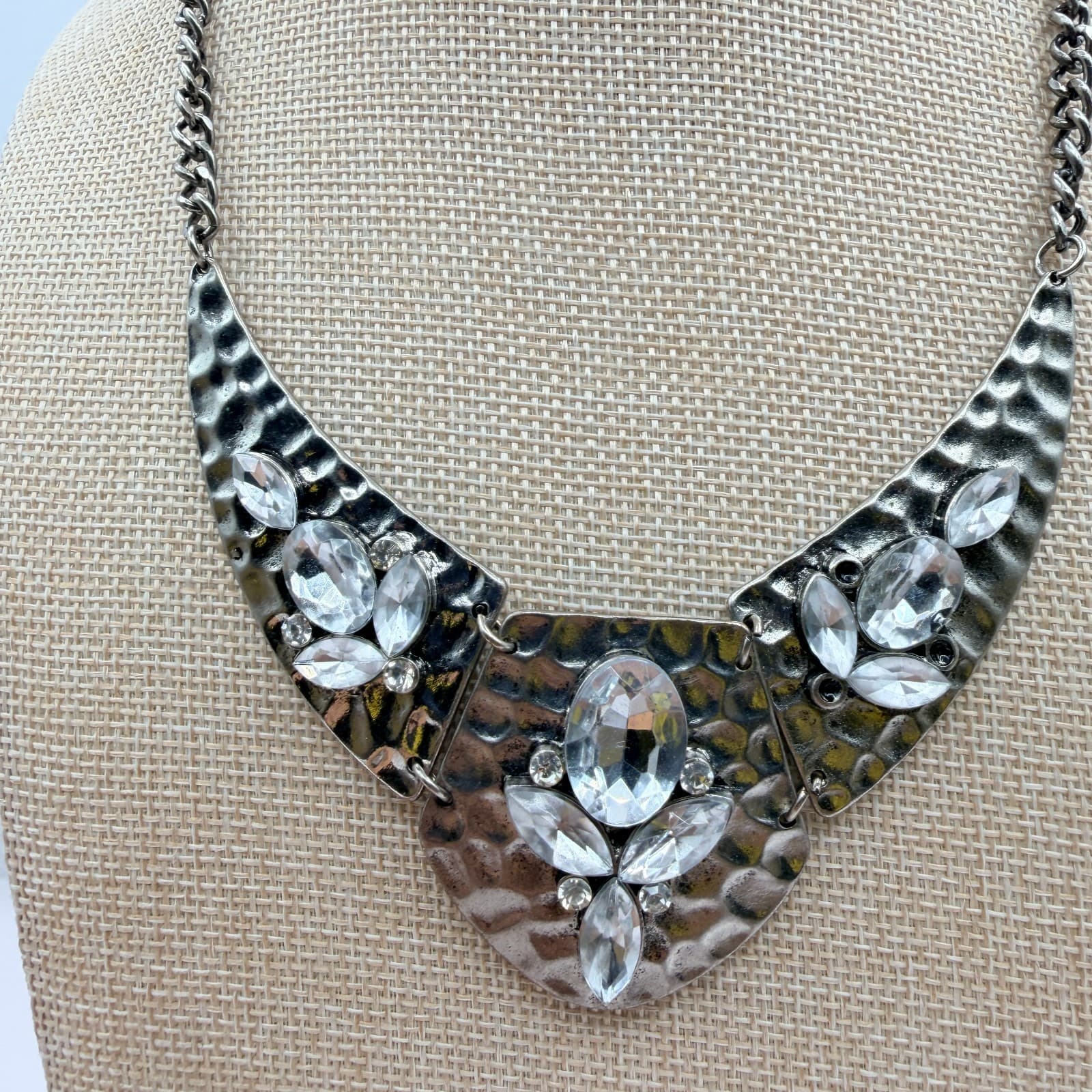 Vintage 90s Justin & Taylor SilverTone Hammered Bib Necklace Clear Glass Jewelry - Thumbnail 3