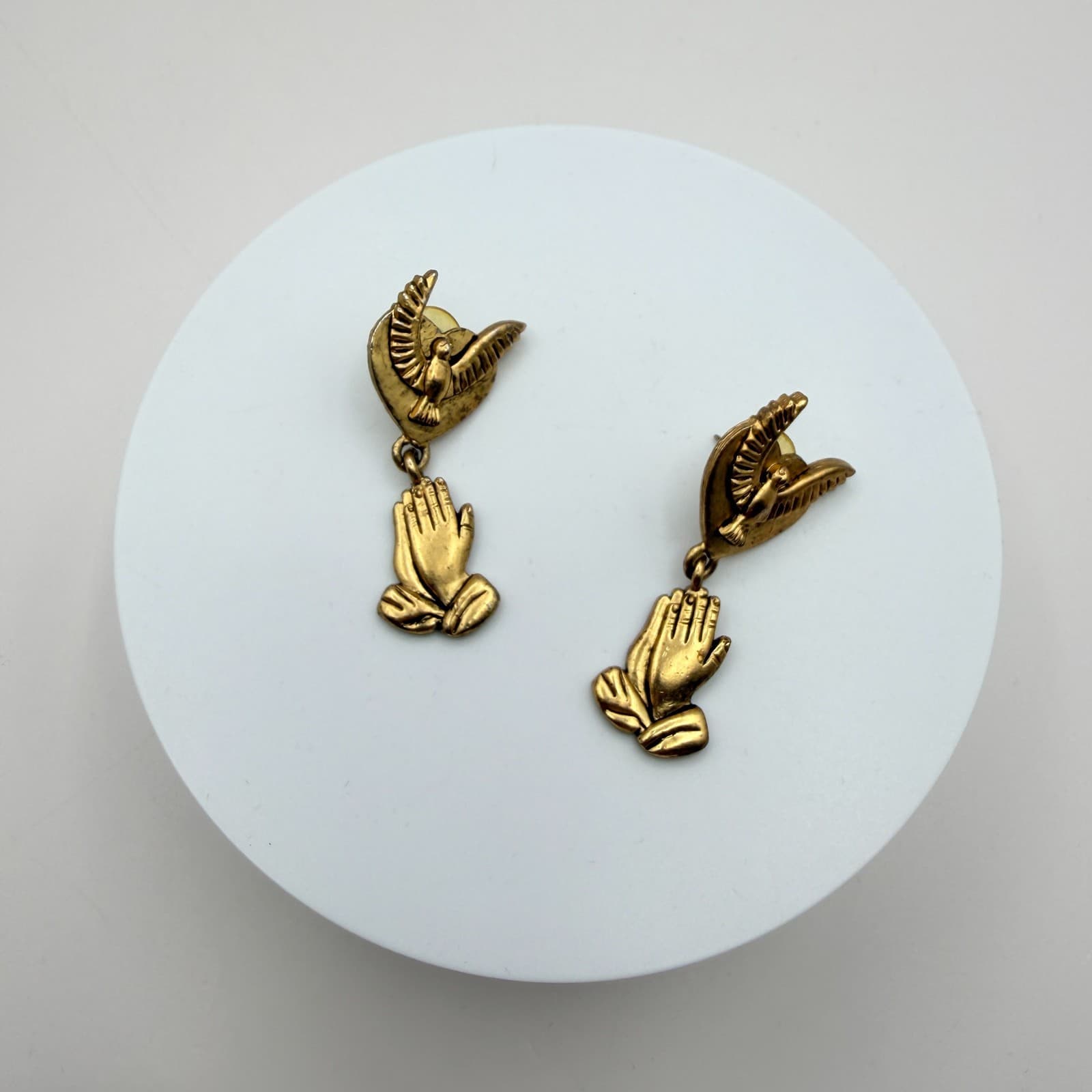 Vintage 80s GoldTone Praying Hands & Dove Dangle Earrings Religious Boho Jewelry - Thumbnail 2