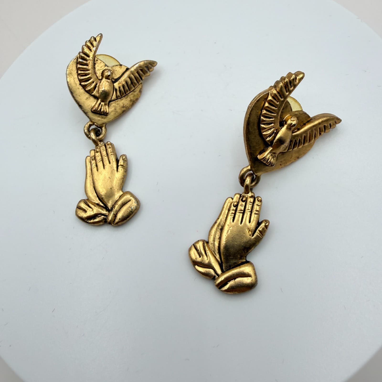 Vintage 80s GoldTone Praying Hands & Dove Dangle Earrings Religious Boho Jewelry - Thumbnail 3