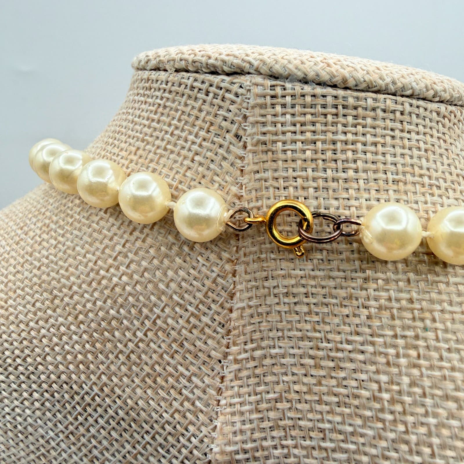 Vintage Y2K Gold Tone Cream Hand Knotted Faux Pearl Necklace Women's Jewelry - Thumbnail 8