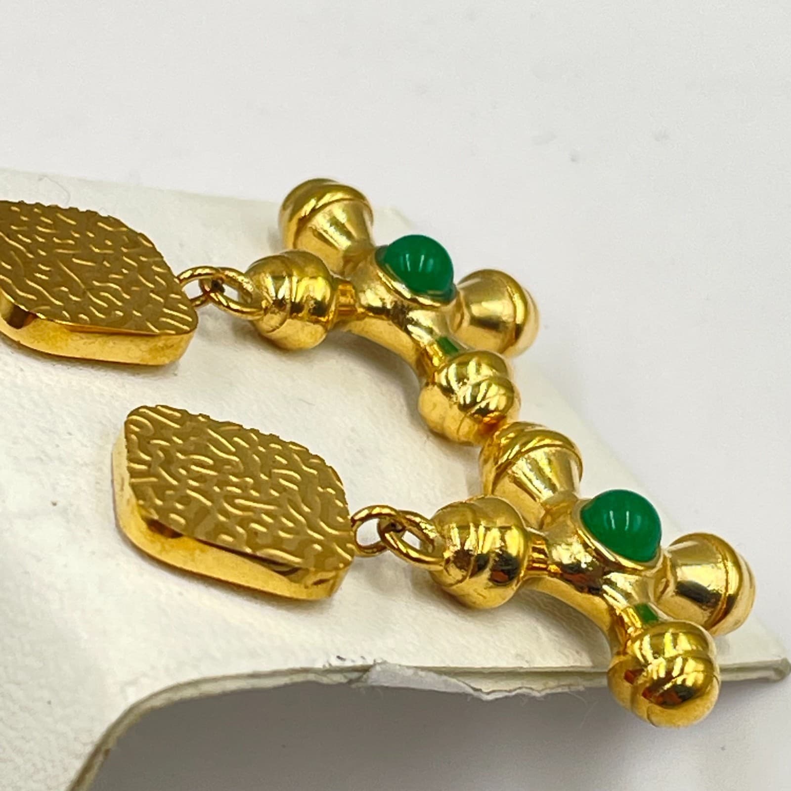 VTG Gold-Tone Green Glass Bead Hammer Electroplated Cross Dangle Drop Earring - Thumbnail 5