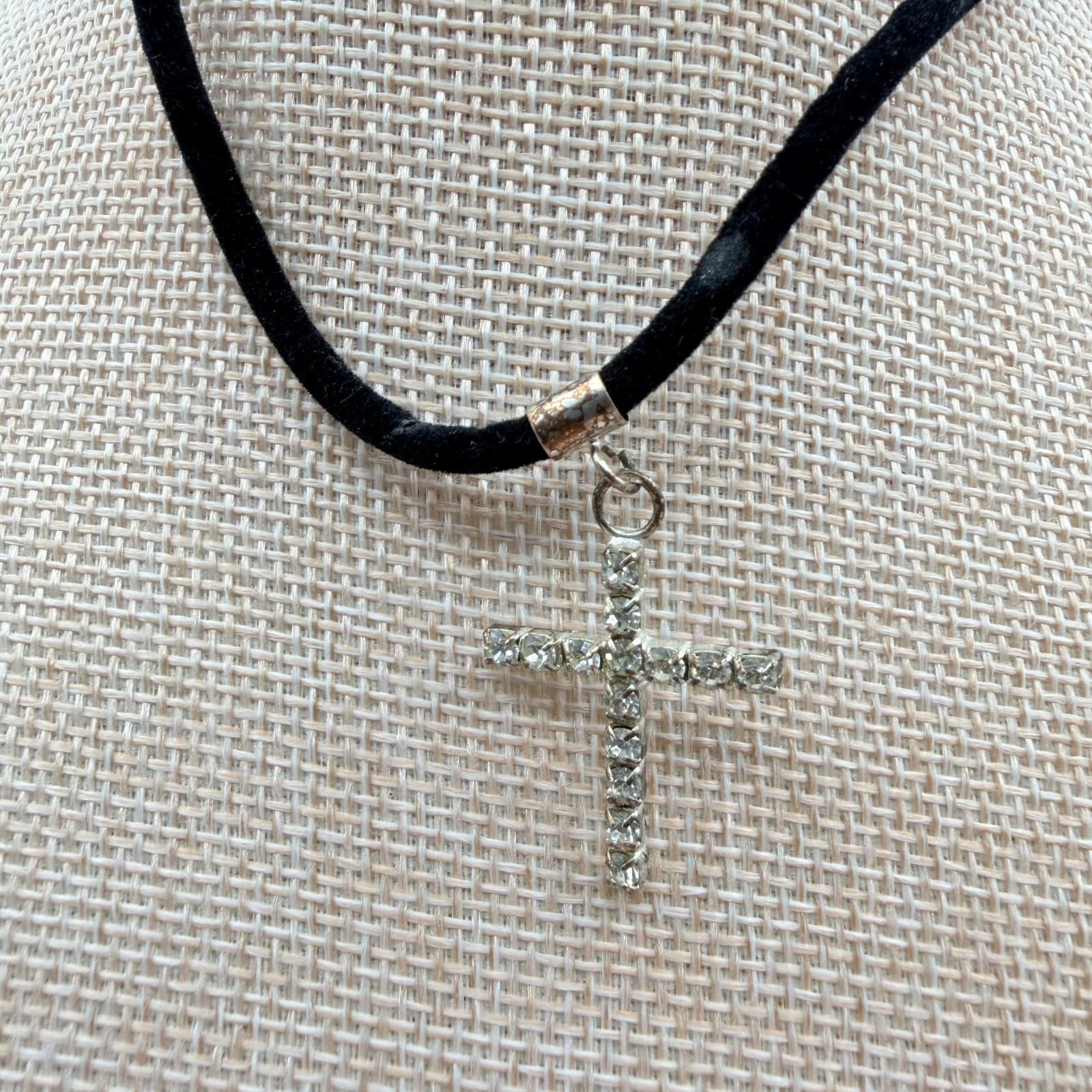 Vintage 90s Silver Tone Clear Glass Cross Pendant Necklace Black Cord Choker - Thumbnail 4
