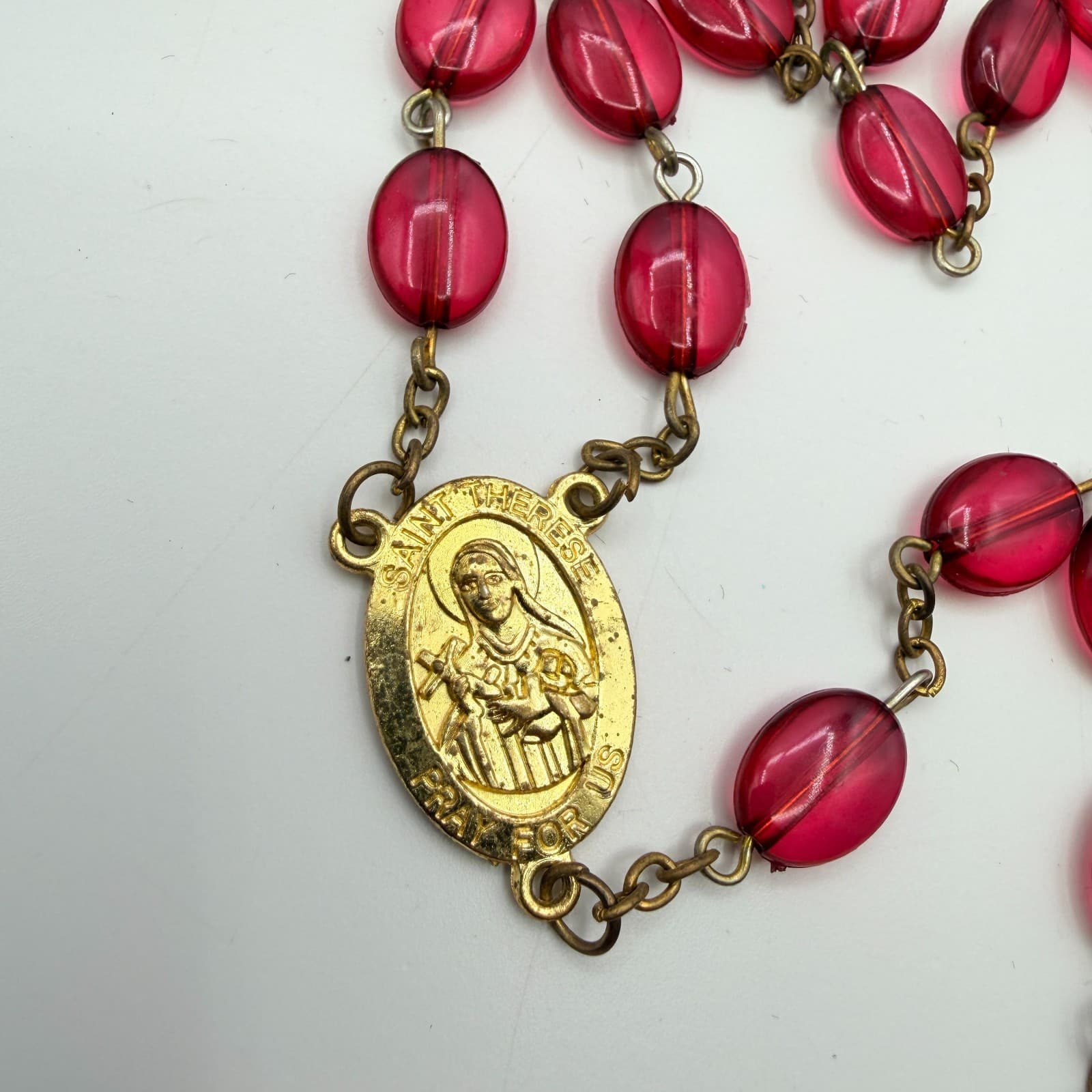Vintage 80s St. Therese Rosary Red Glass Beads Gold Tone Crucifix Catholic - Thumbnail 4