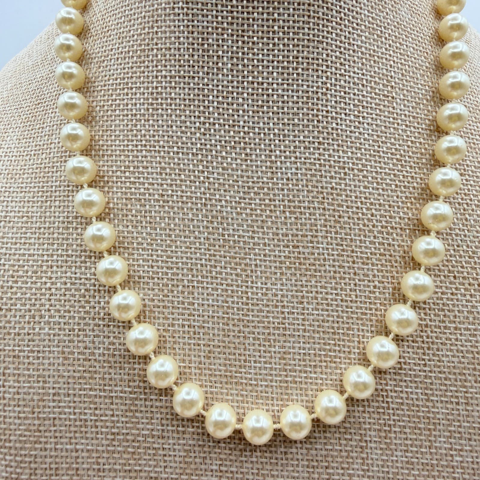 Vintage Y2K Gold Tone Cream Hand Knotted Faux Pearl Necklace Women's Jewelry - Thumbnail 2