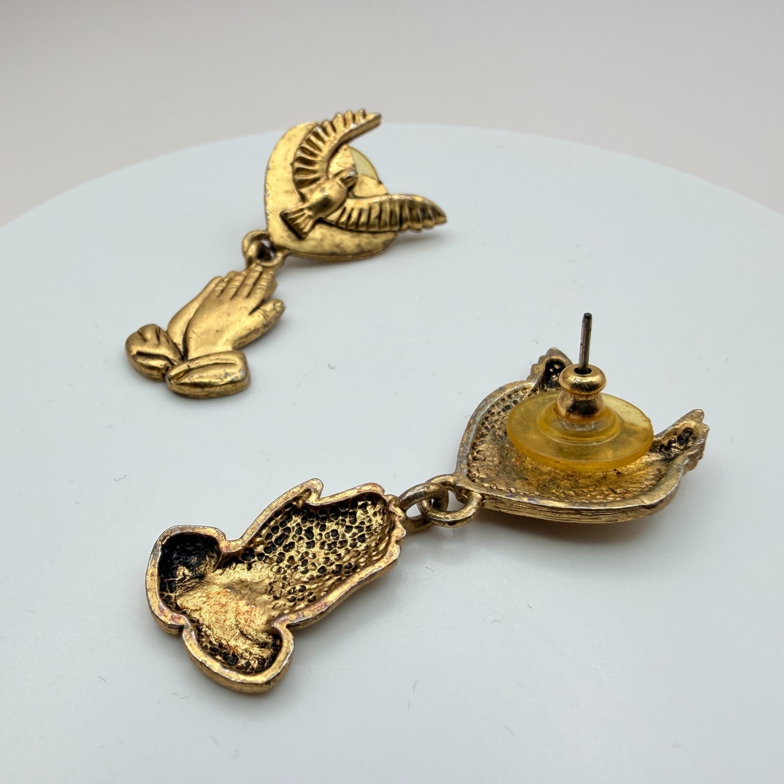 Vintage 80s GoldTone Praying Hands & Dove Dangle Earrings Religious Boho Jewelry - Thumbnail 5