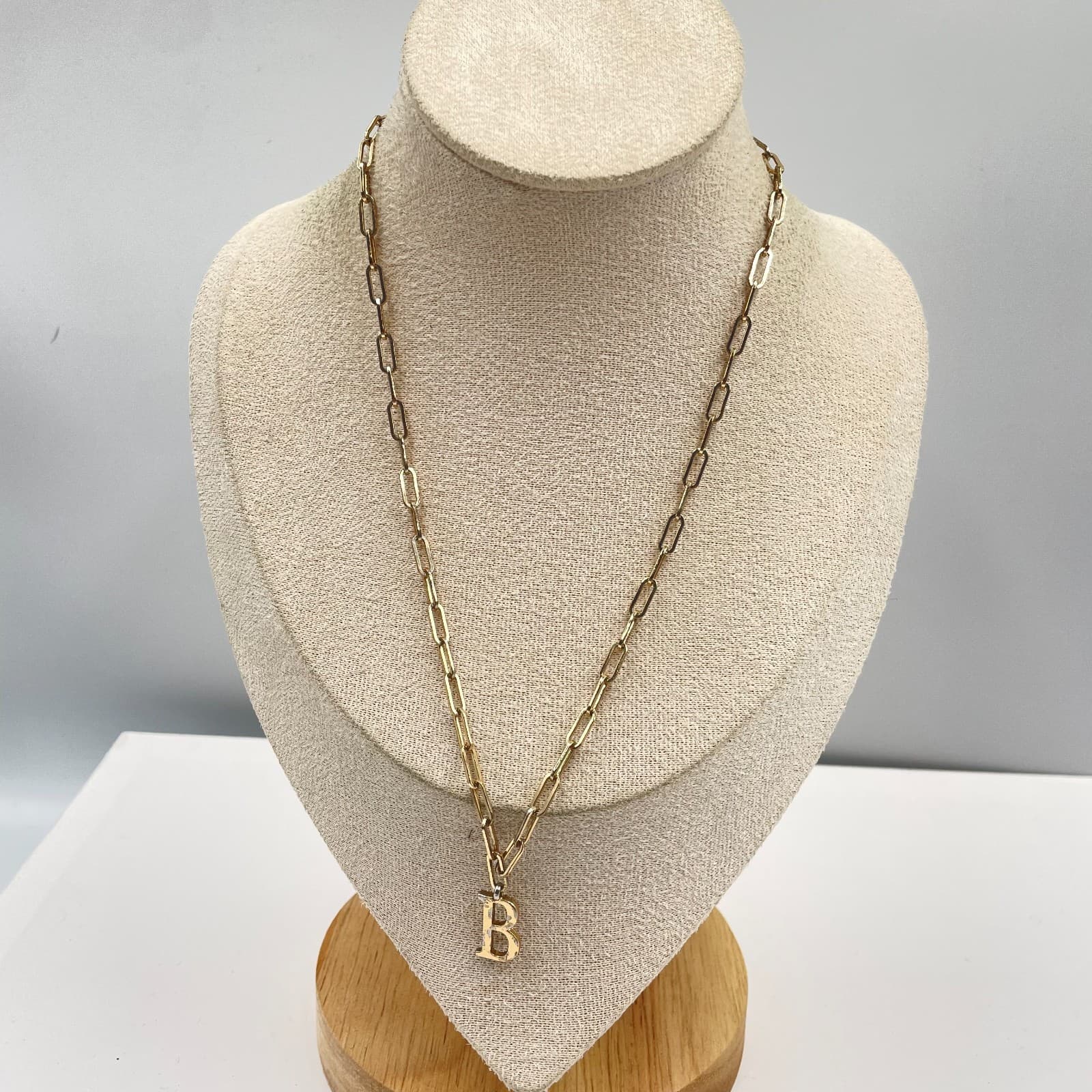 Classic Gold-Tone Paperclip Link Chain Initial B Charm Pendant Lobster Necklace - Image 1