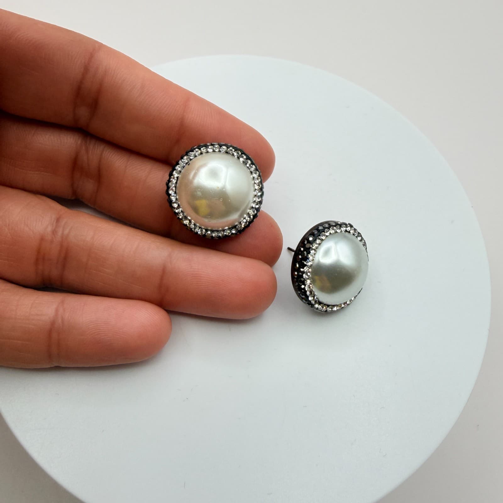 Vintage Y2K Silver Tone Faux Pearl Rhinestone Stud Earrings Women's Jewelry - Thumbnail 6