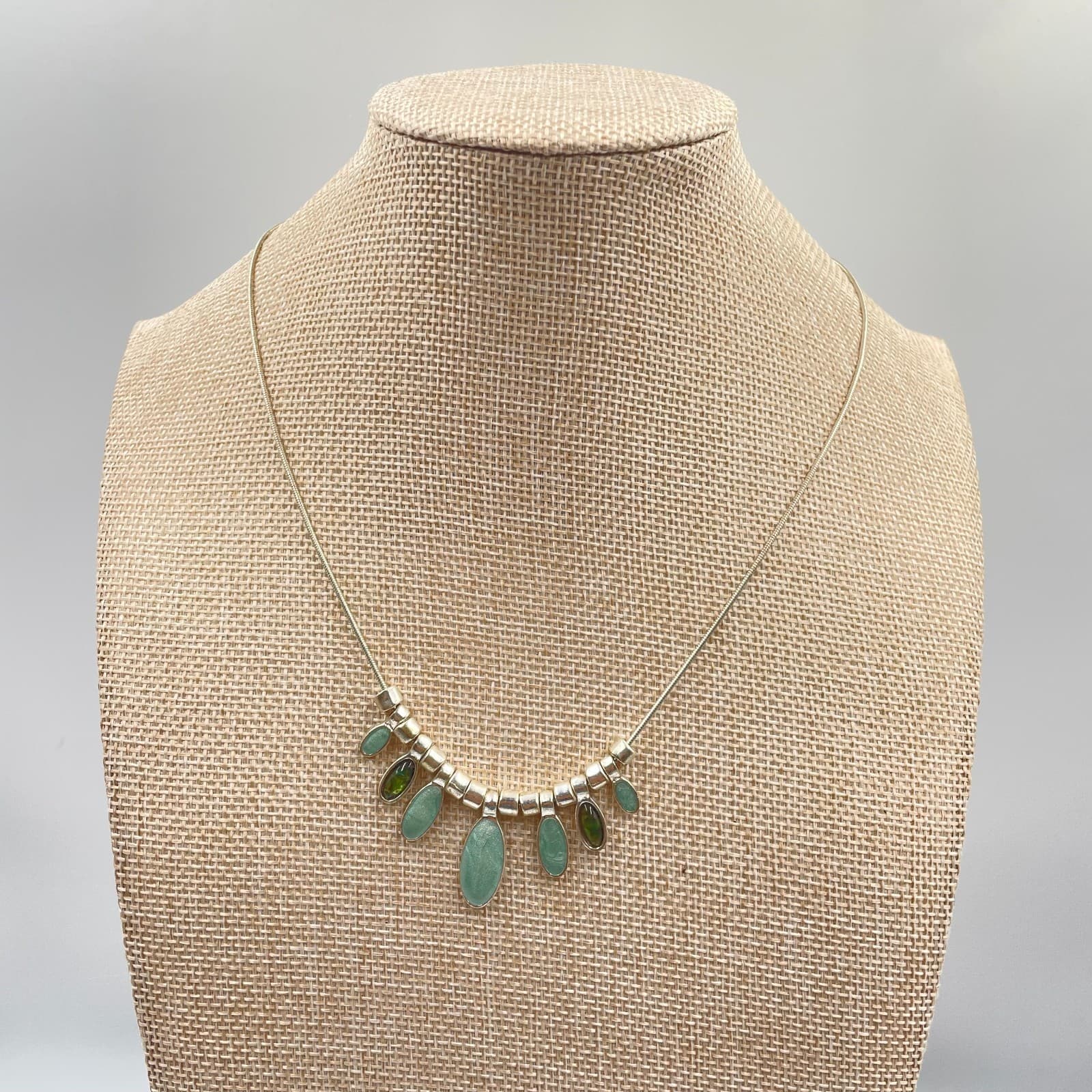 Vintage Silver-Tone Chain Inlay Abalone Shell Teardrop Charm Choker Bib Necklace - Image 1