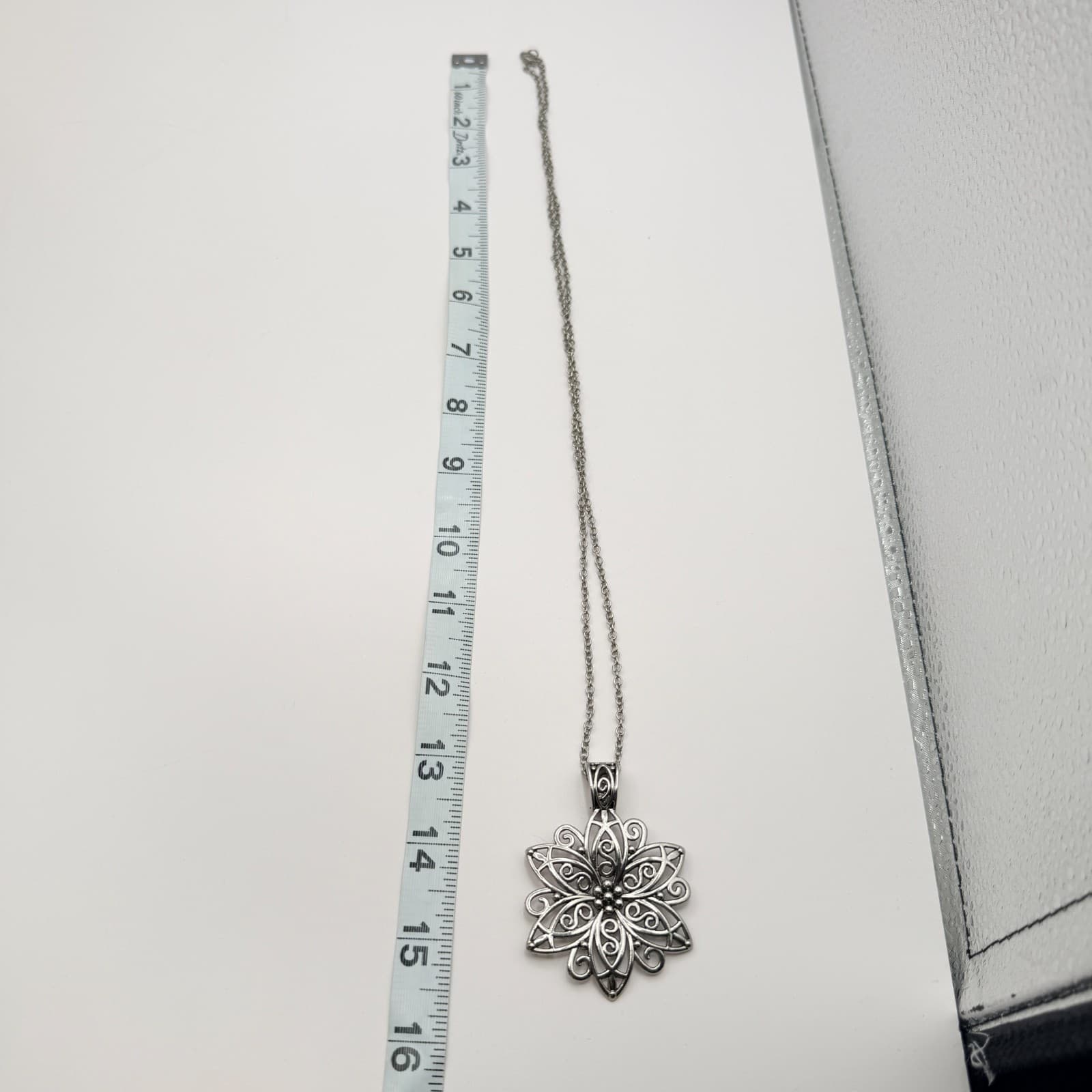 Vintage 90s Silver Tone Filigree Flower Pendant Necklace Boho Scroll Mandala - Thumbnail 9