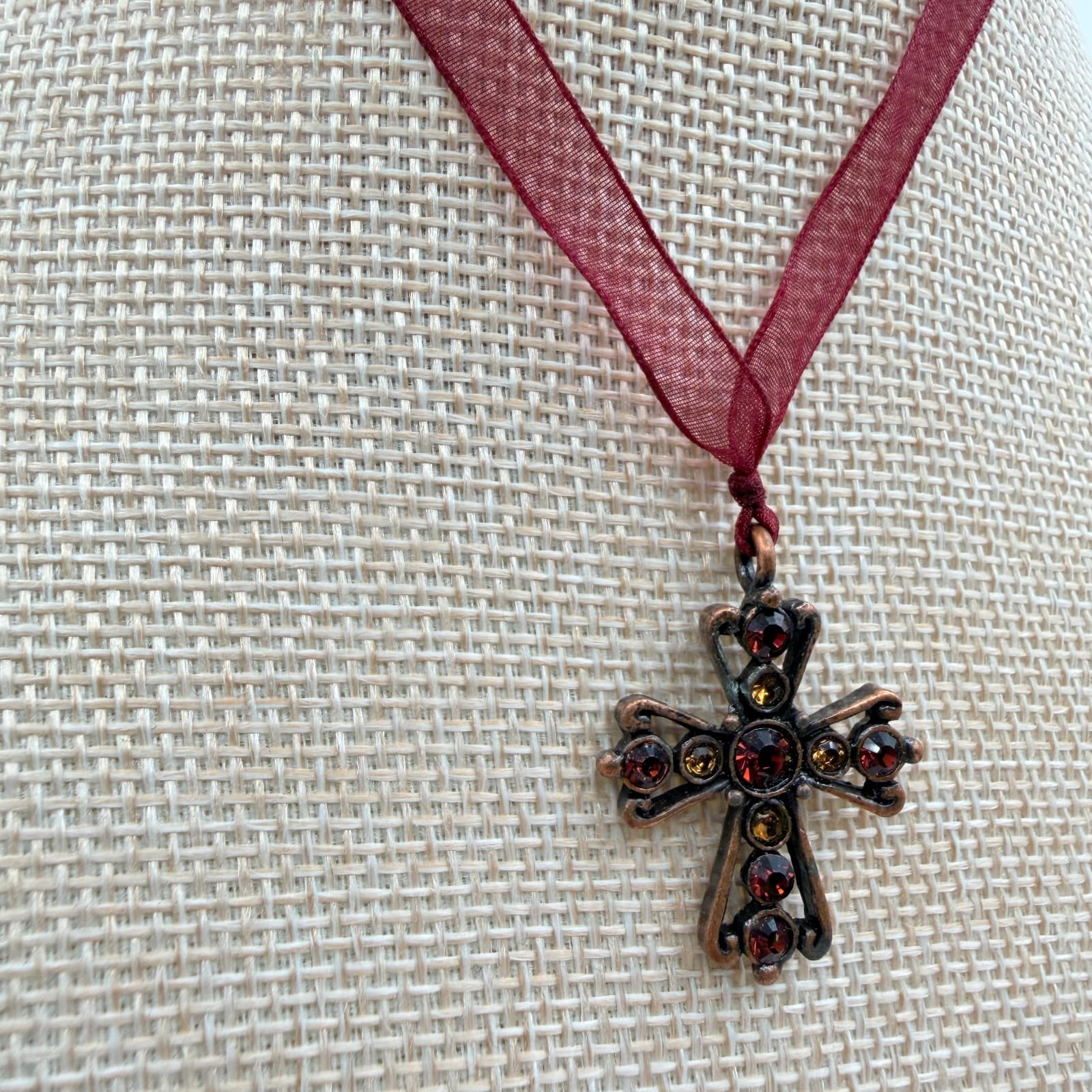 Vintage 90s Copper Tone Cross Pendant Red Glass Choker Necklace Fashion Jewelry - Thumbnail 3