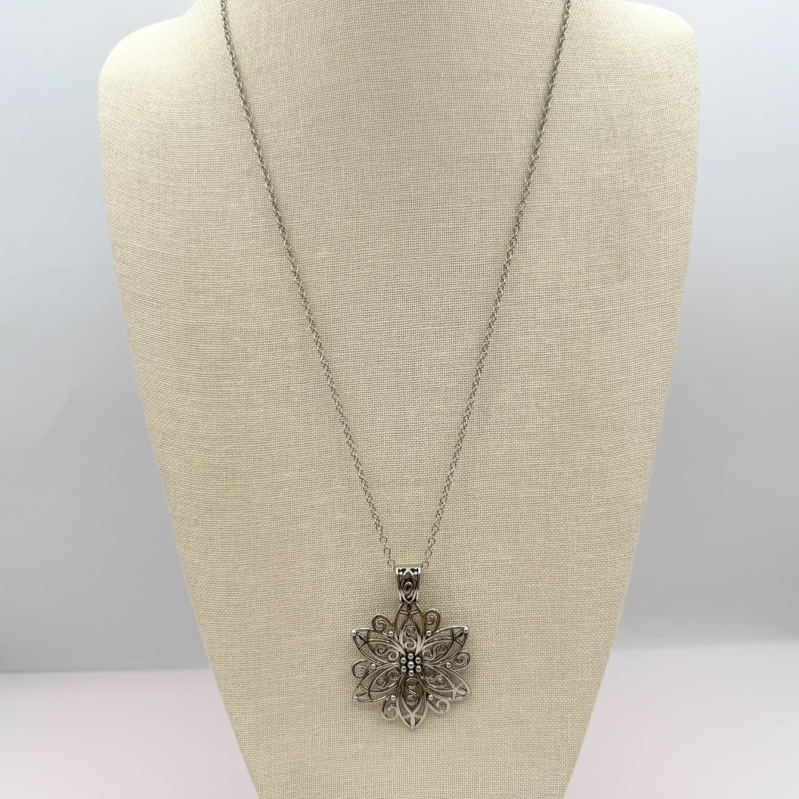 Vintage 90s Silver Tone Filigree Flower Pendant Necklace Boho Scroll Mandala - Thumbnail 6
