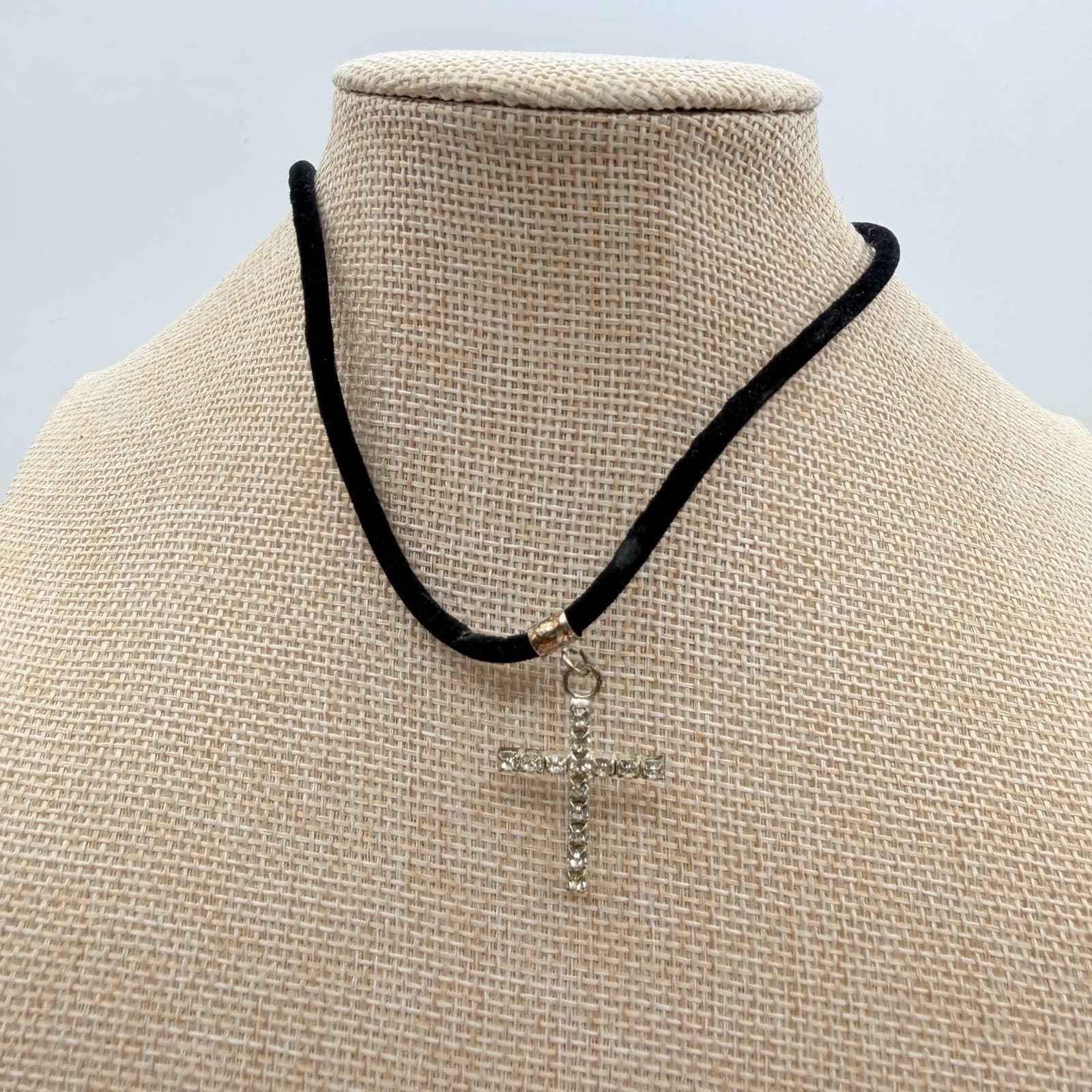 Vintage 90s Silver Tone Clear Glass Cross Pendant Necklace Black Cord Choker - Thumbnail 2