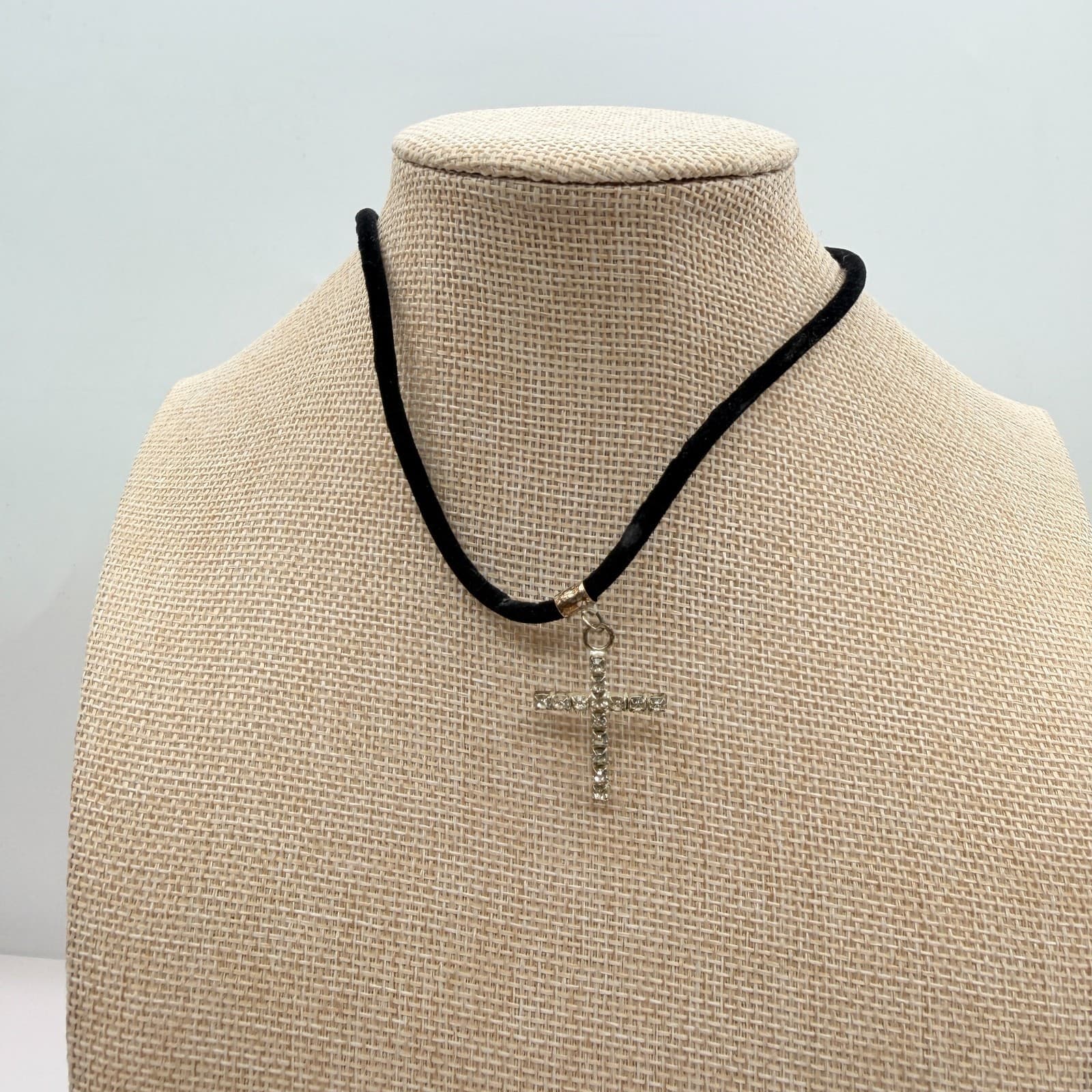 Vintage 90s Silver Tone Clear Glass Cross Pendant Necklace Black Cord Choker - Thumbnail 5