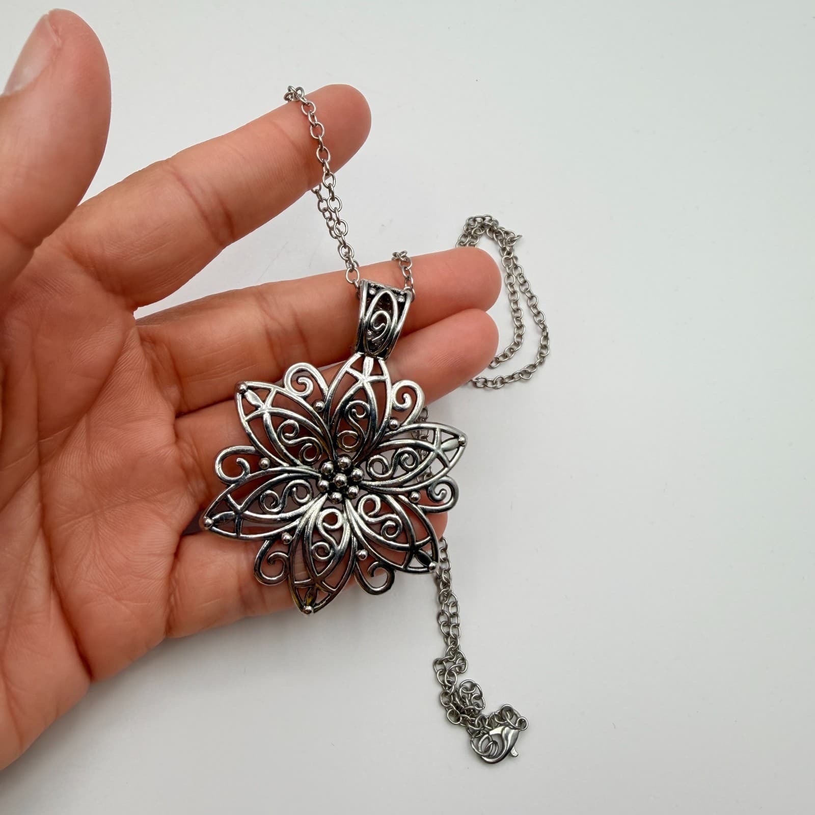 Vintage 90s Silver Tone Filigree Flower Pendant Necklace Boho Scroll Mandala - Thumbnail 8