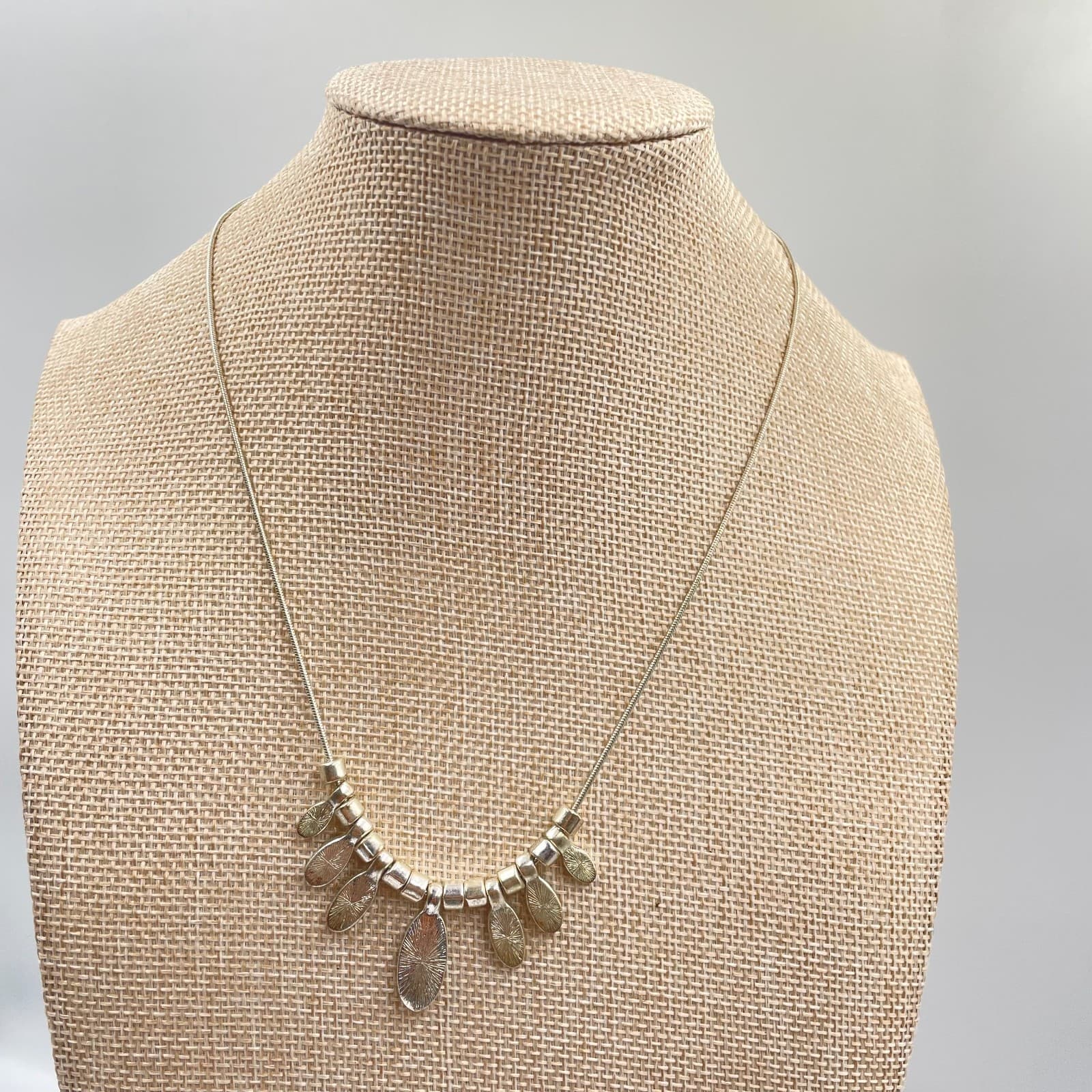 Vintage Silver-Tone Chain Inlay Abalone Shell Teardrop Charm Choker Bib Necklace - Thumbnail 7