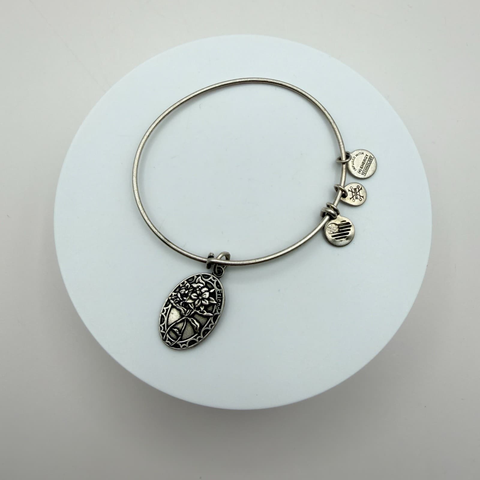 Vintage Y2K Silver Tone Friend Floral Bangle Bracelet Women's Classic Jewelry - Thumbnail 2